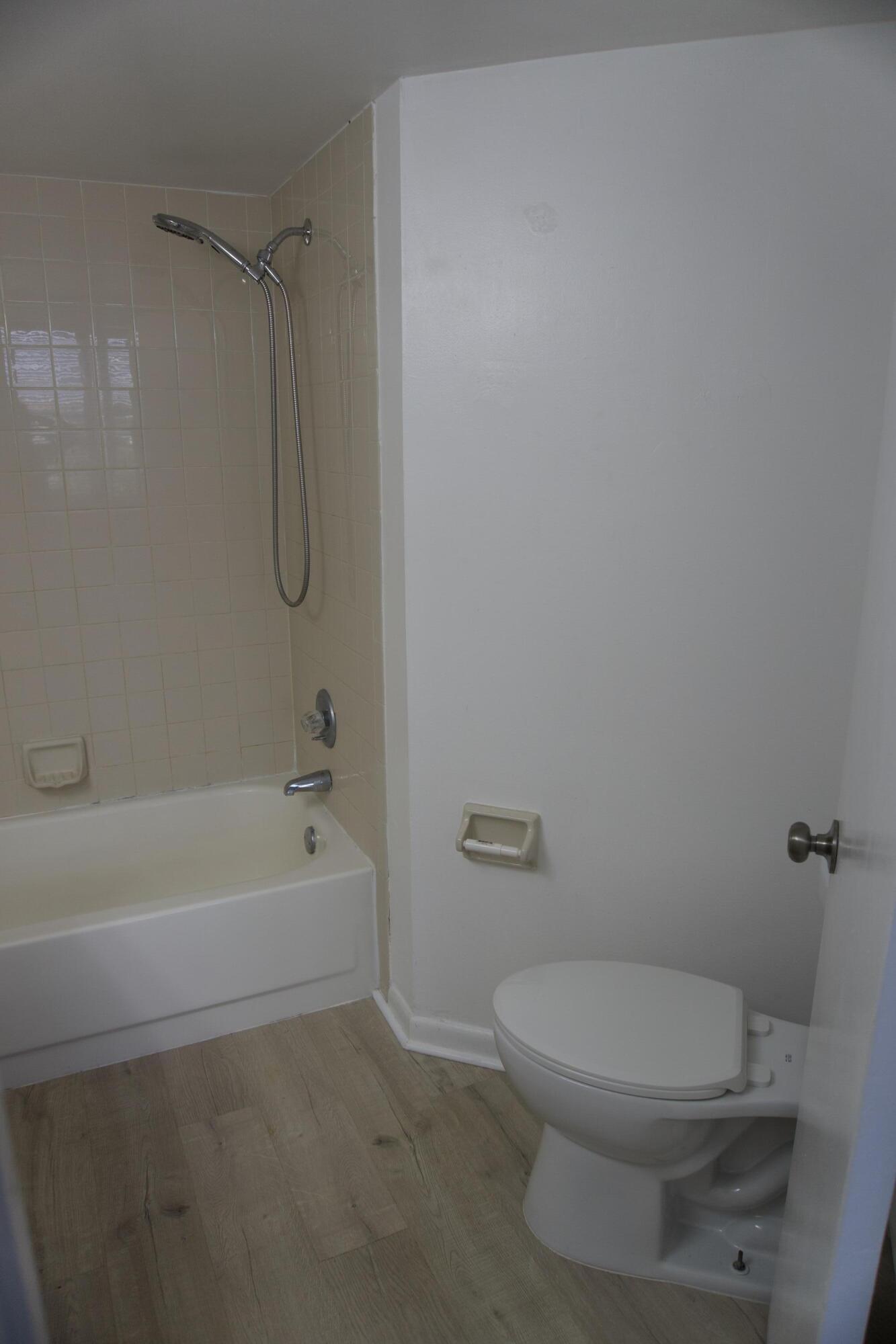 213 Lake Pointe #211, Oakland Park FL 33309
