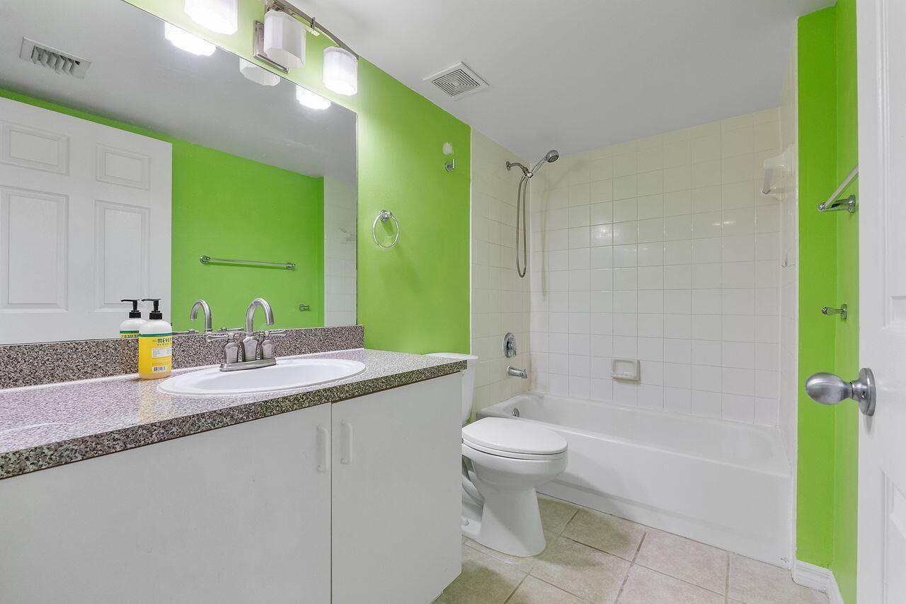 5011 Wiles #303, Coconut Creek FL 33073