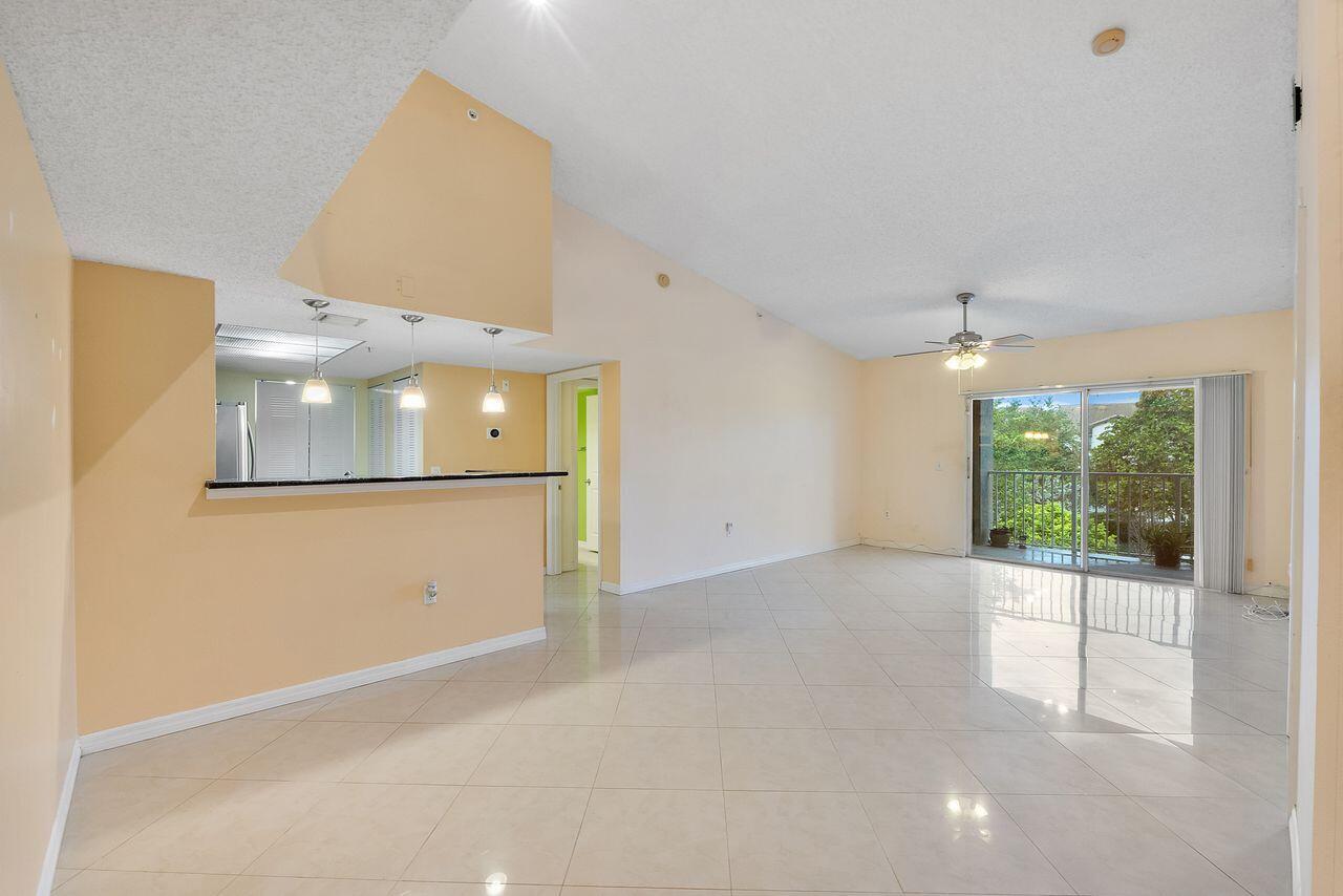 5011 Wiles #303, Coconut Creek FL 33073