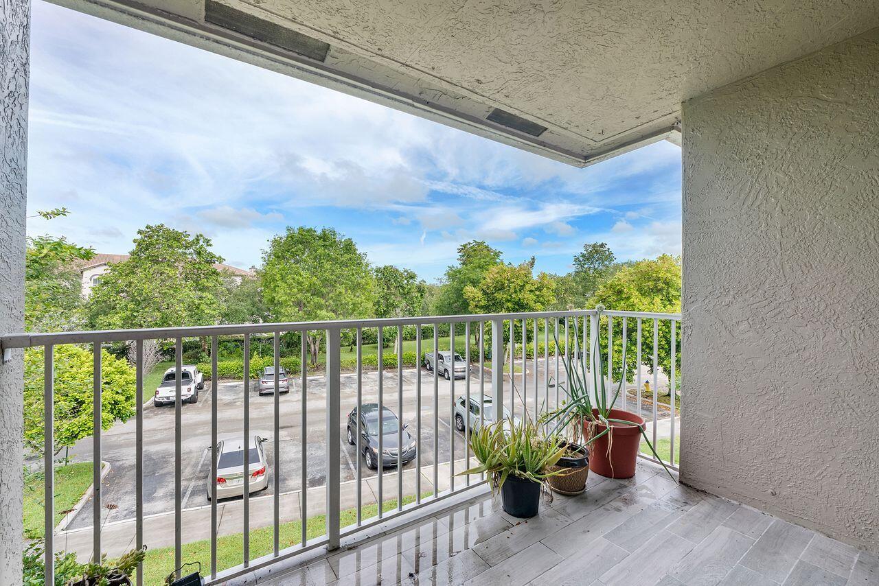 5011 Wiles #303, Coconut Creek FL 33073