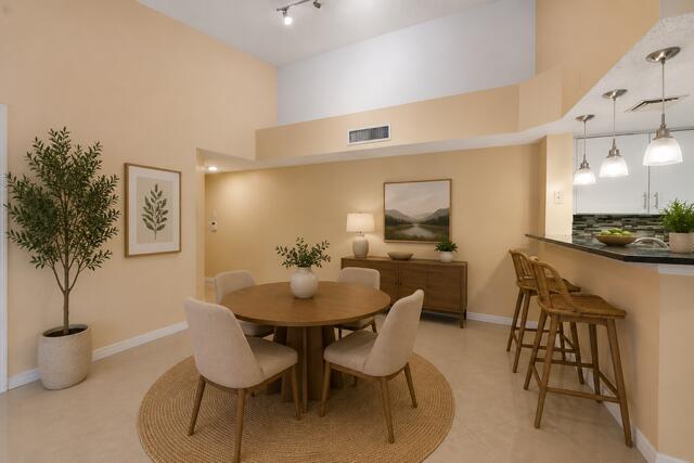 5011 Wiles #303, Coconut Creek FL 33073