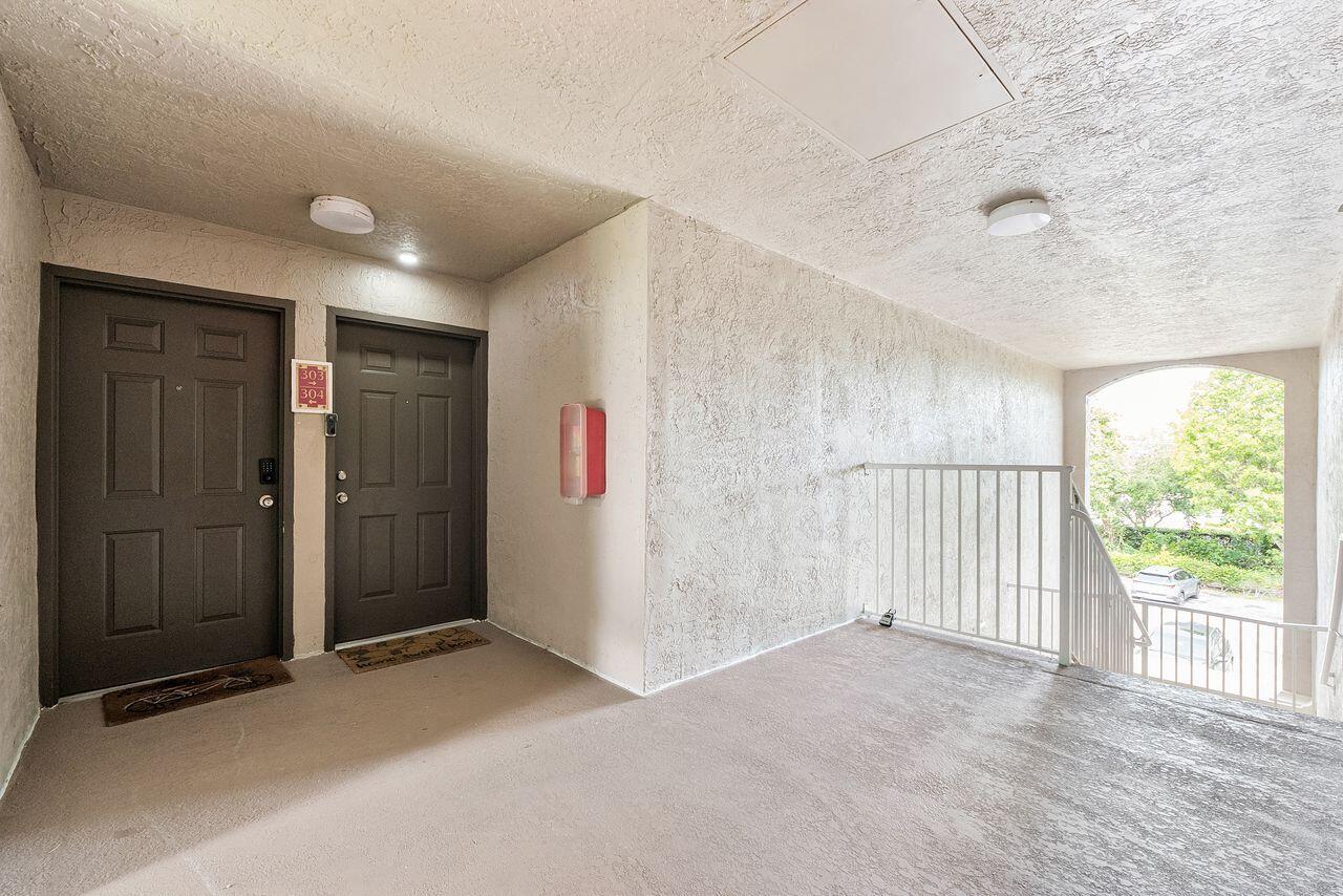 5011 Wiles #303, Coconut Creek FL 33073