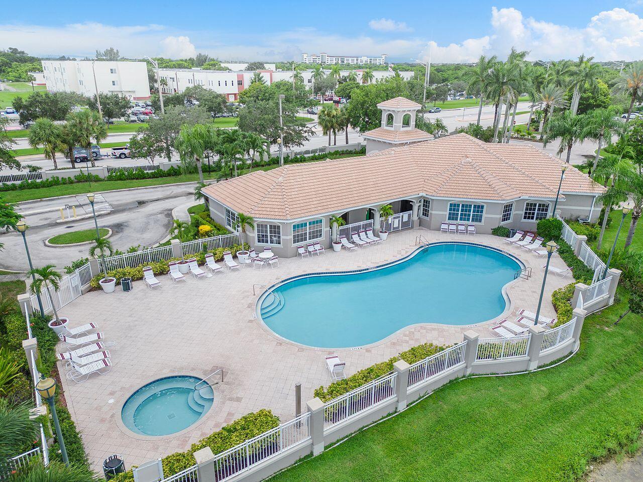 5011 Wiles #303, Coconut Creek FL 33073