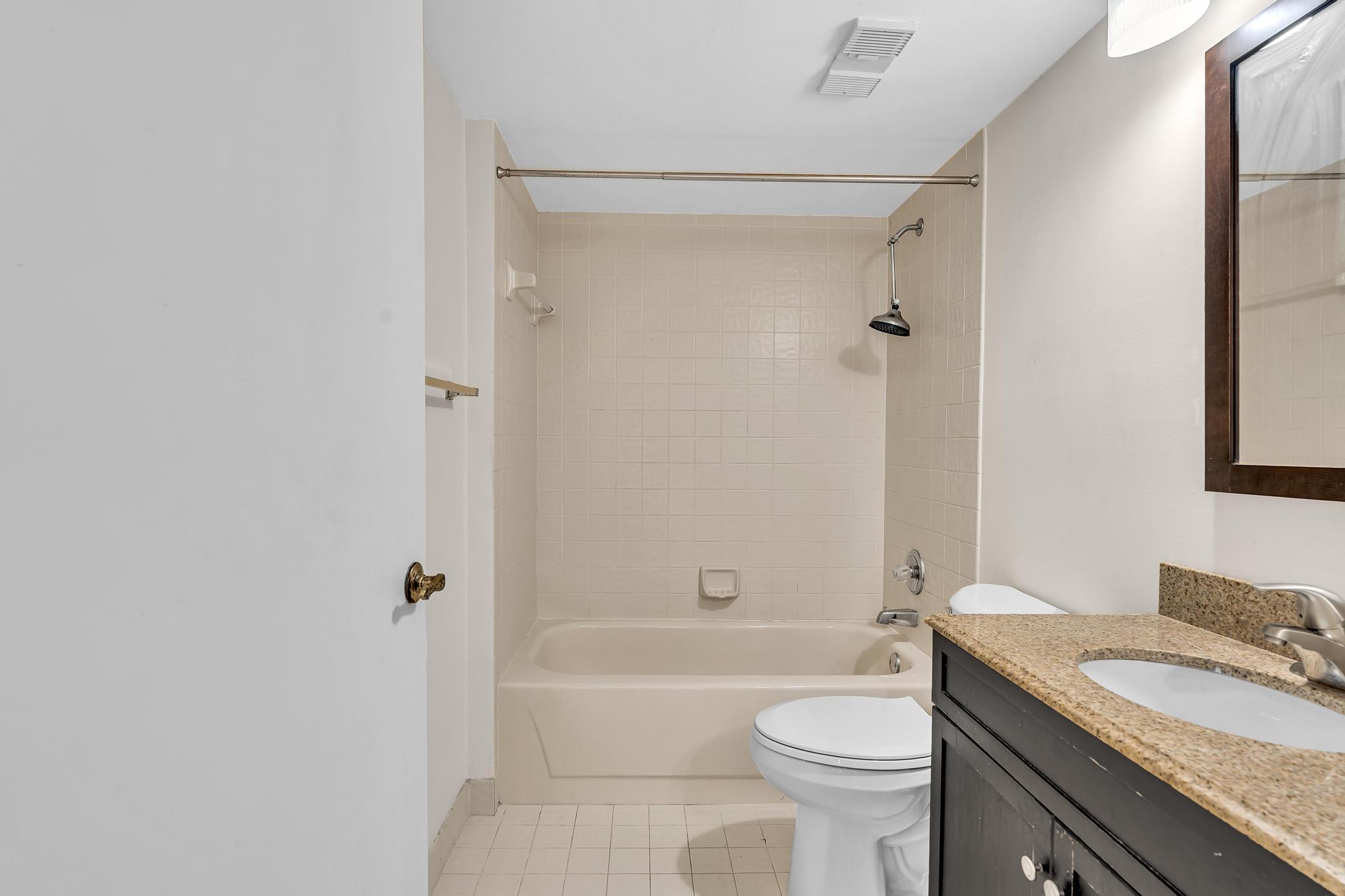 7564 Regency Lake #202, Boca Raton FL 33433