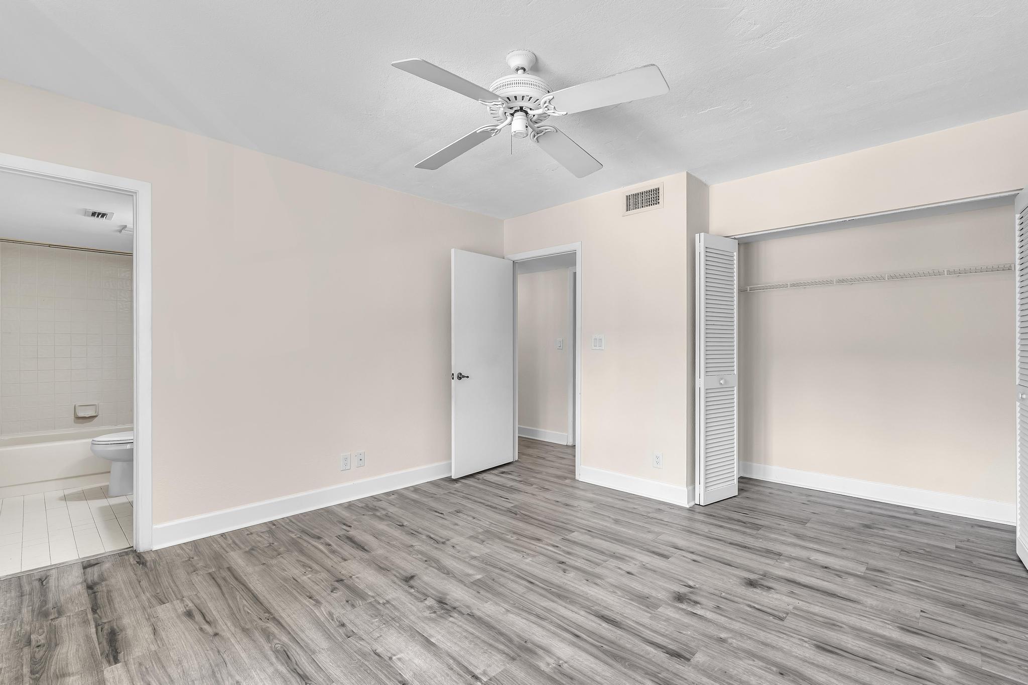 7564 Regency Lake #202, Boca Raton FL 33433
