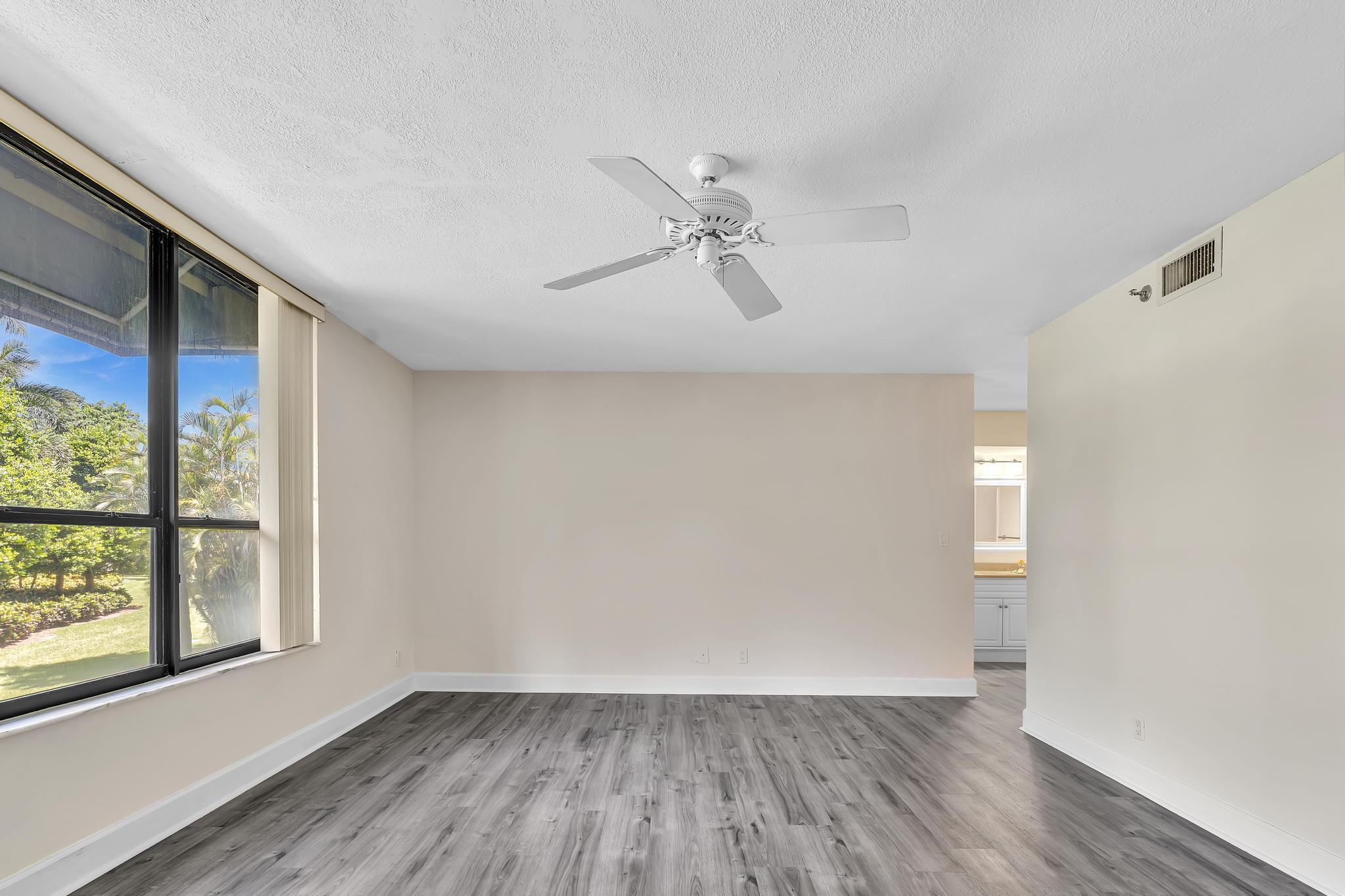 7564 Regency Lake #202, Boca Raton FL 33433