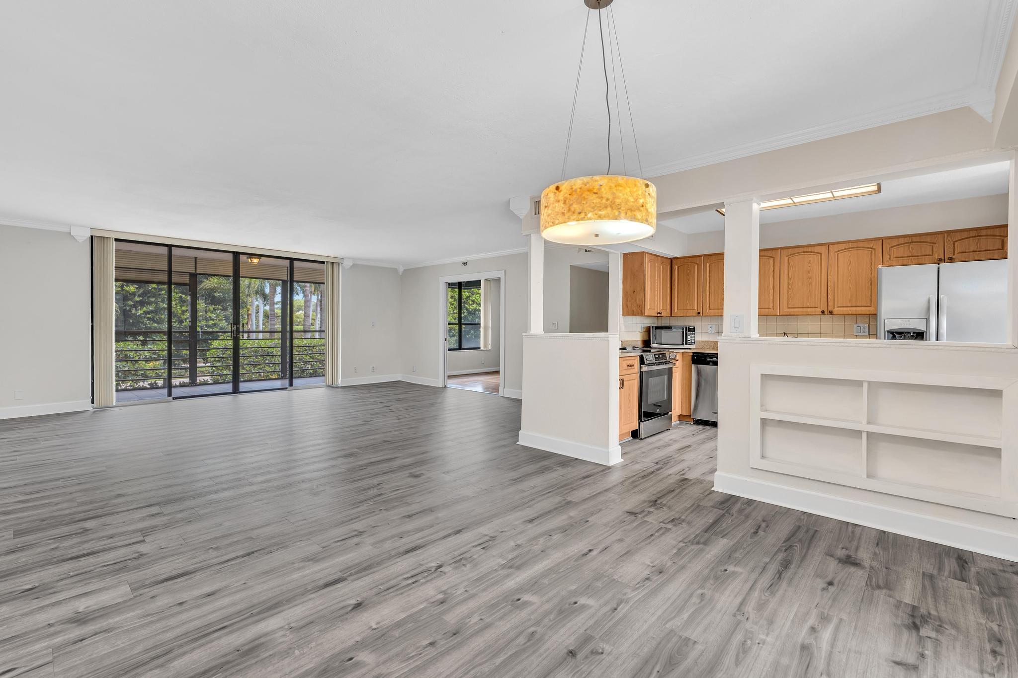 7564 Regency Lake #202, Boca Raton FL 33433