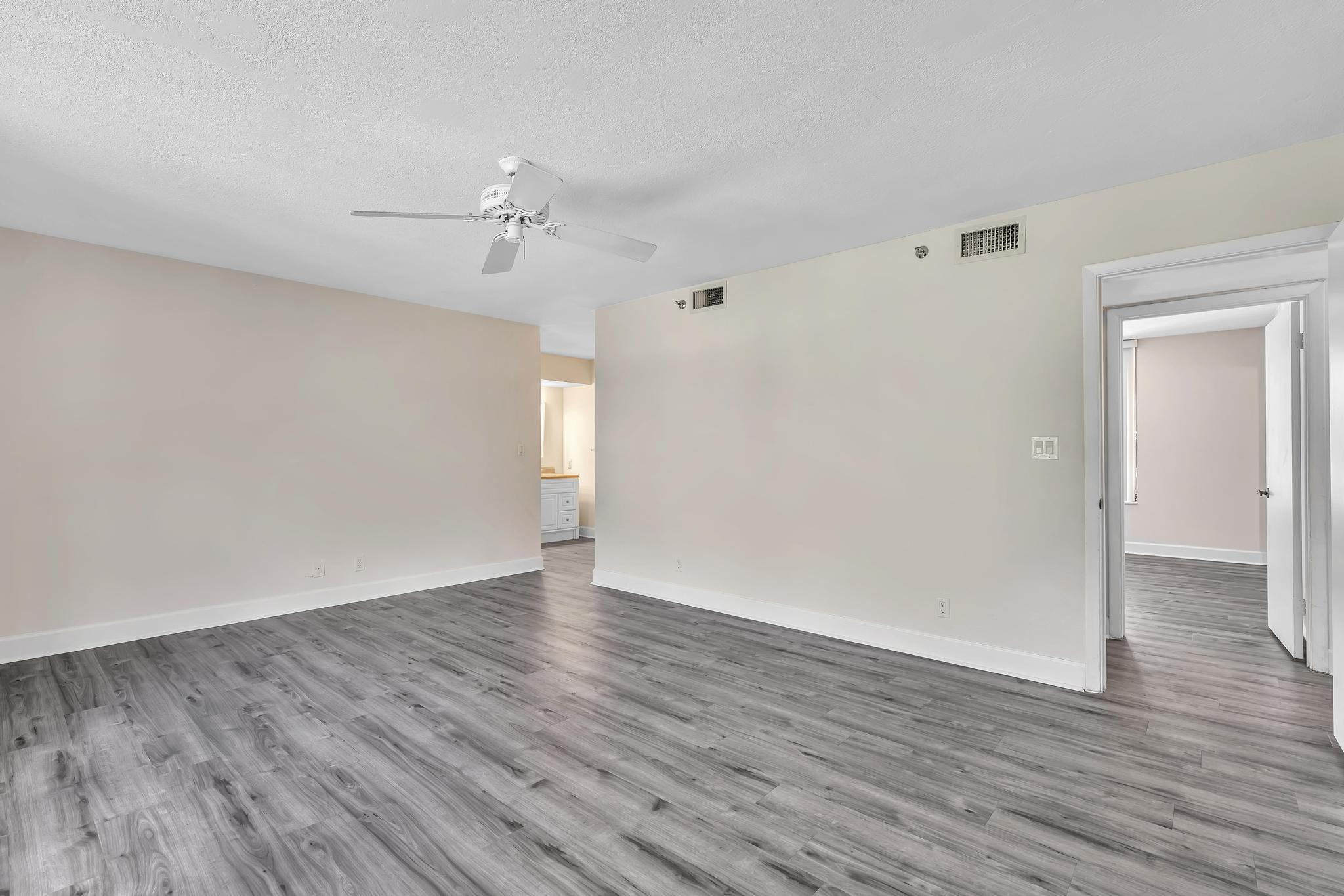 7564 Regency Lake #202, Boca Raton FL 33433