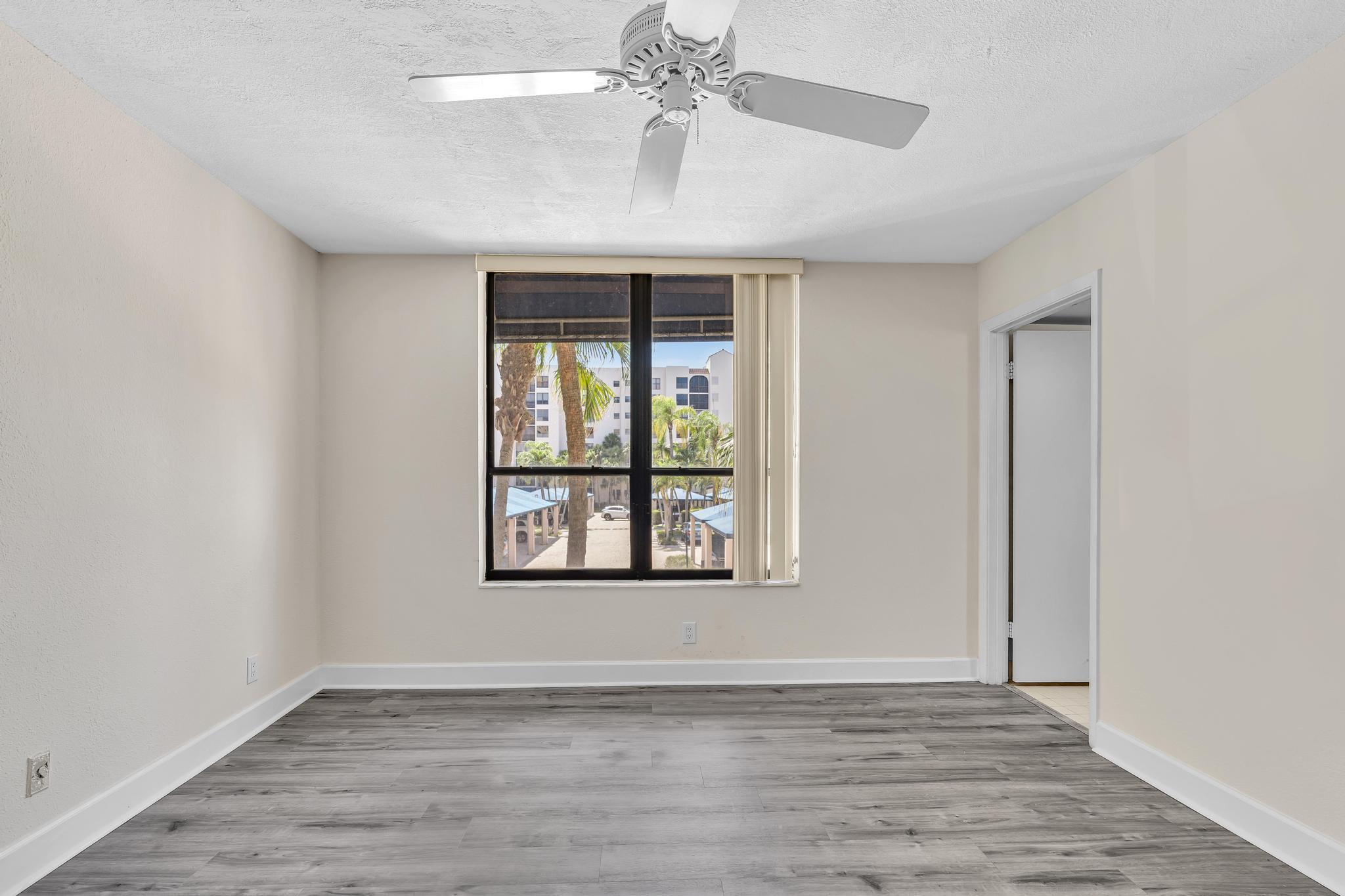 7564 Regency Lake #202, Boca Raton FL 33433