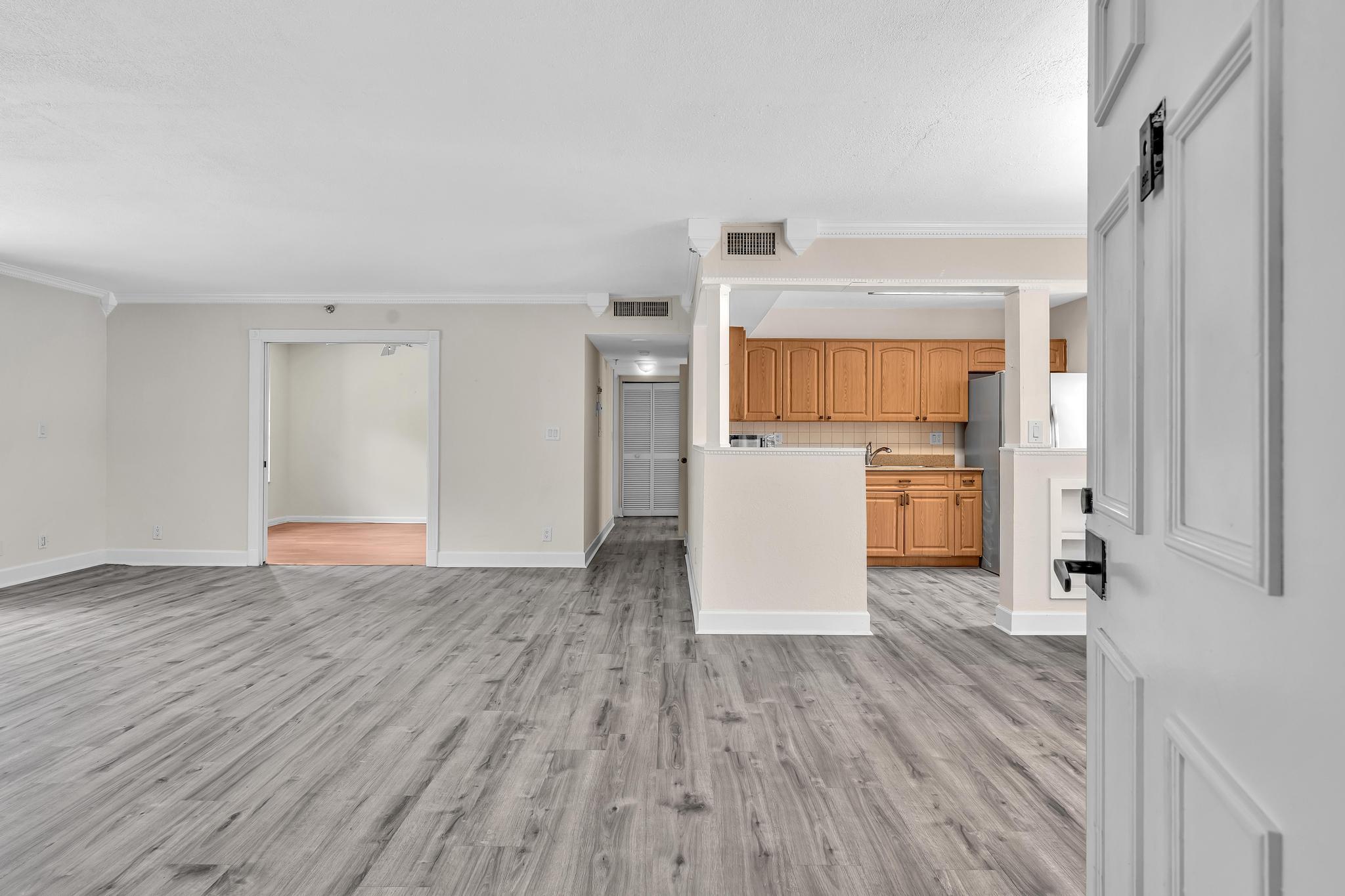 7564 Regency Lake #202, Boca Raton FL 33433