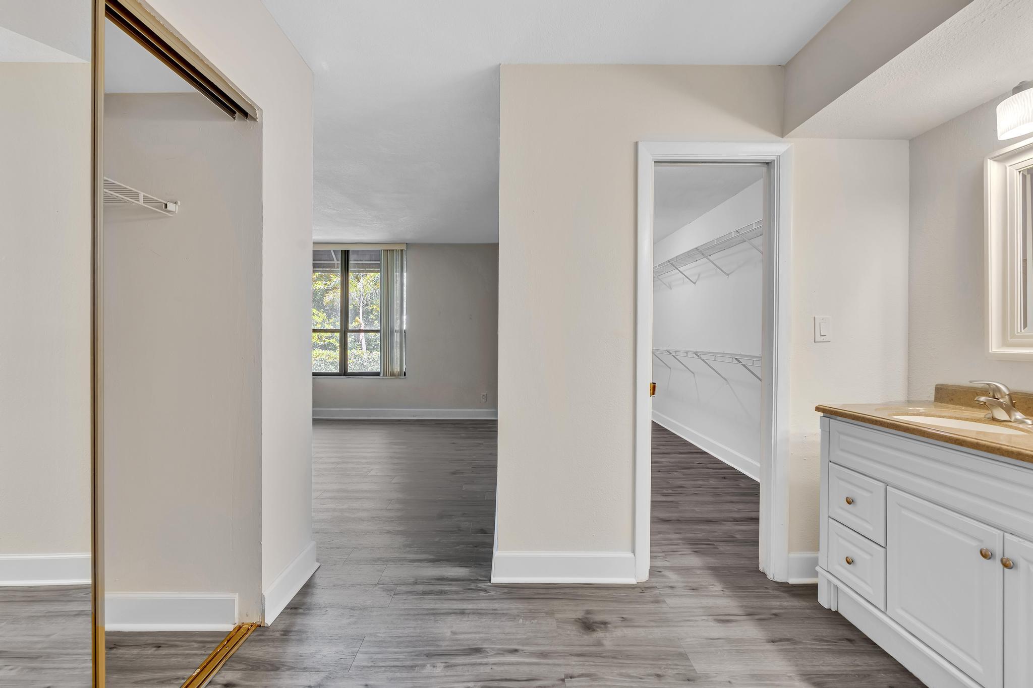 7564 Regency Lake #202, Boca Raton FL 33433