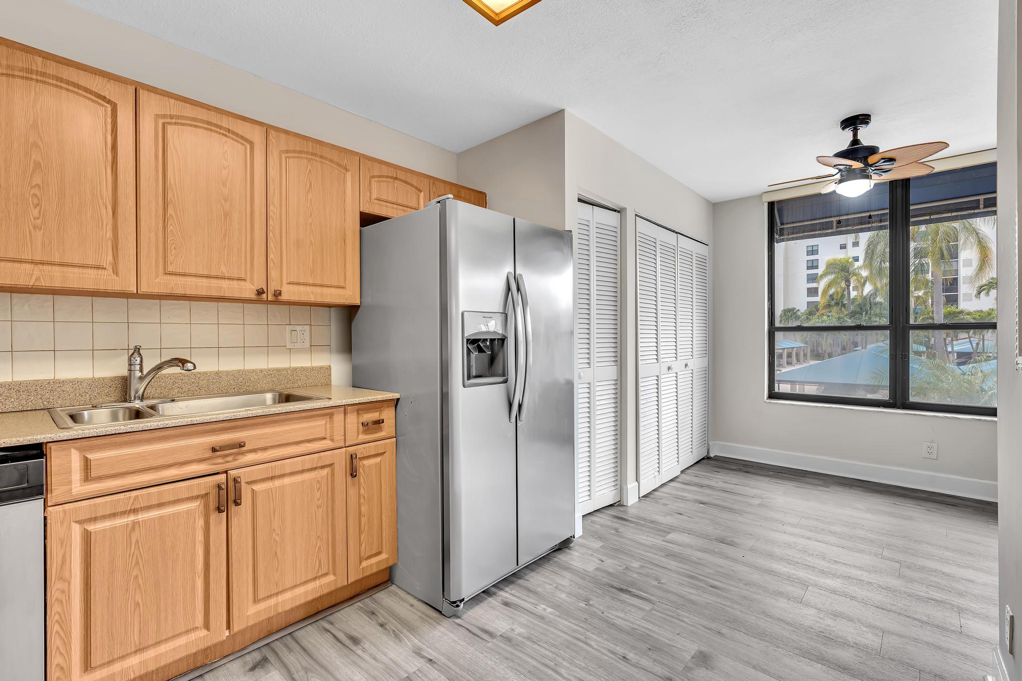 7564 Regency Lake #202, Boca Raton FL 33433
