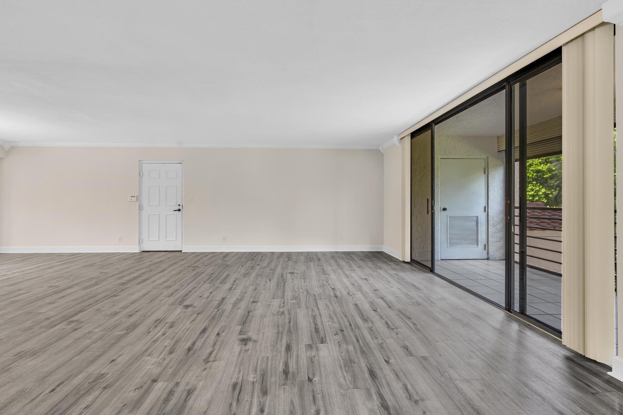 7564 Regency Lake #202, Boca Raton FL 33433