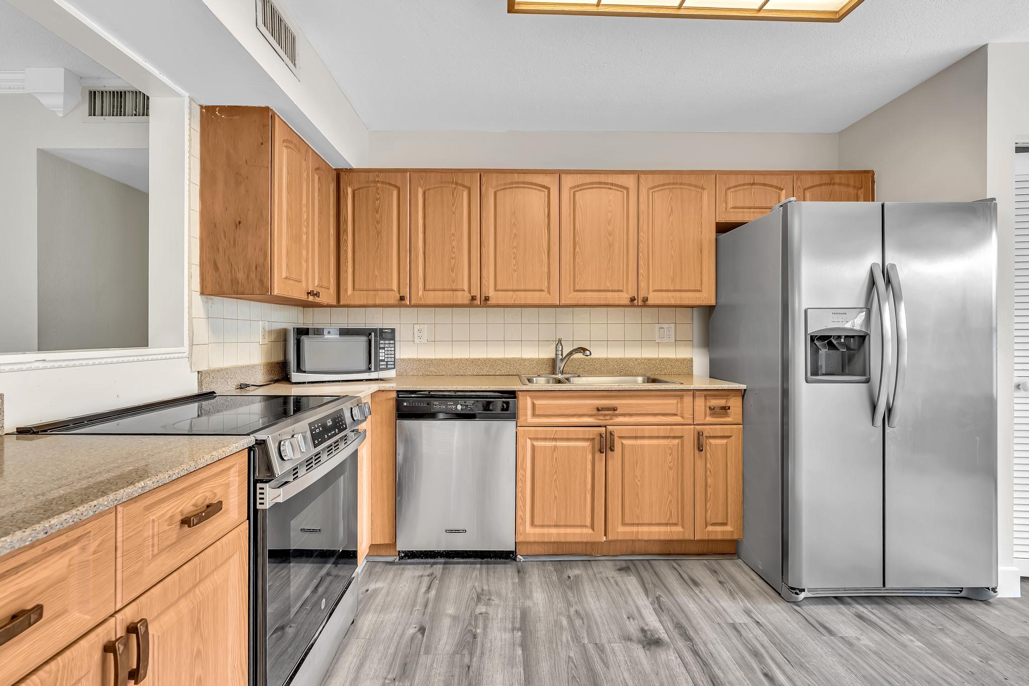 7564 Regency Lake #202, Boca Raton FL 33433