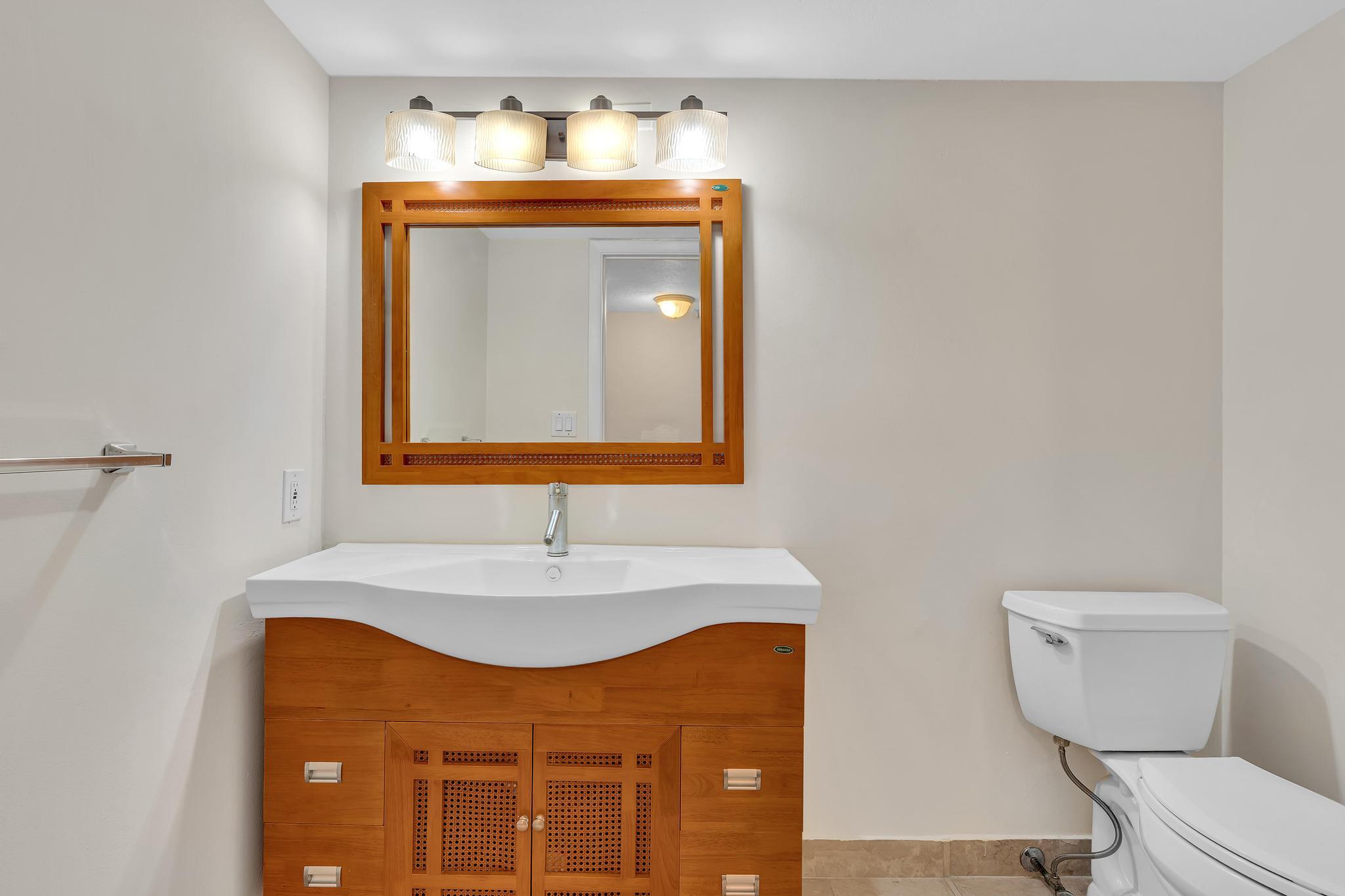 7564 Regency Lake #202, Boca Raton FL 33433