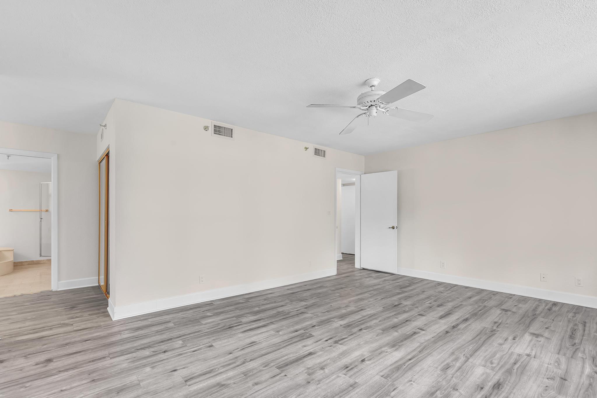 7564 Regency Lake #202, Boca Raton FL 33433