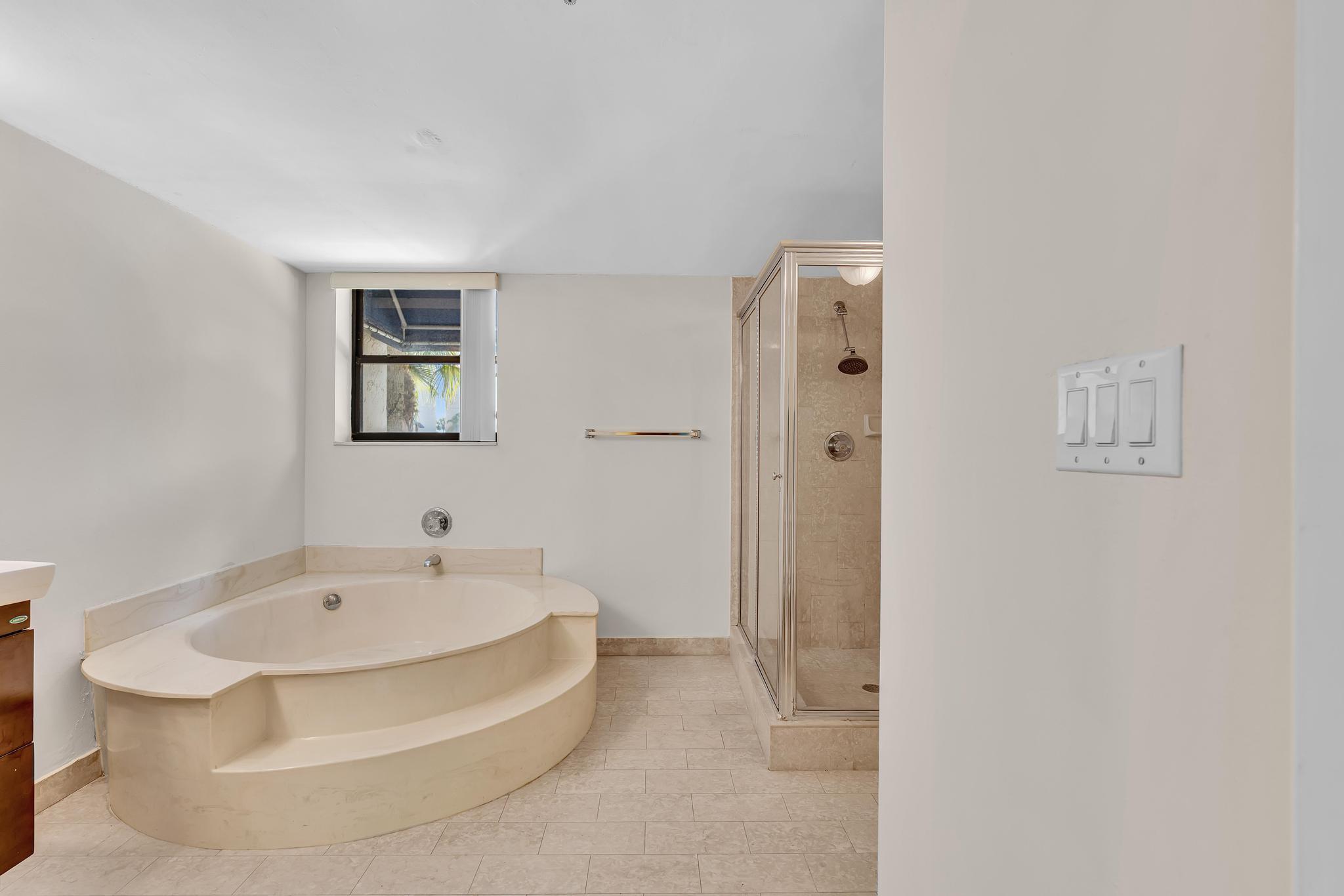 7564 Regency Lake #202, Boca Raton FL 33433
