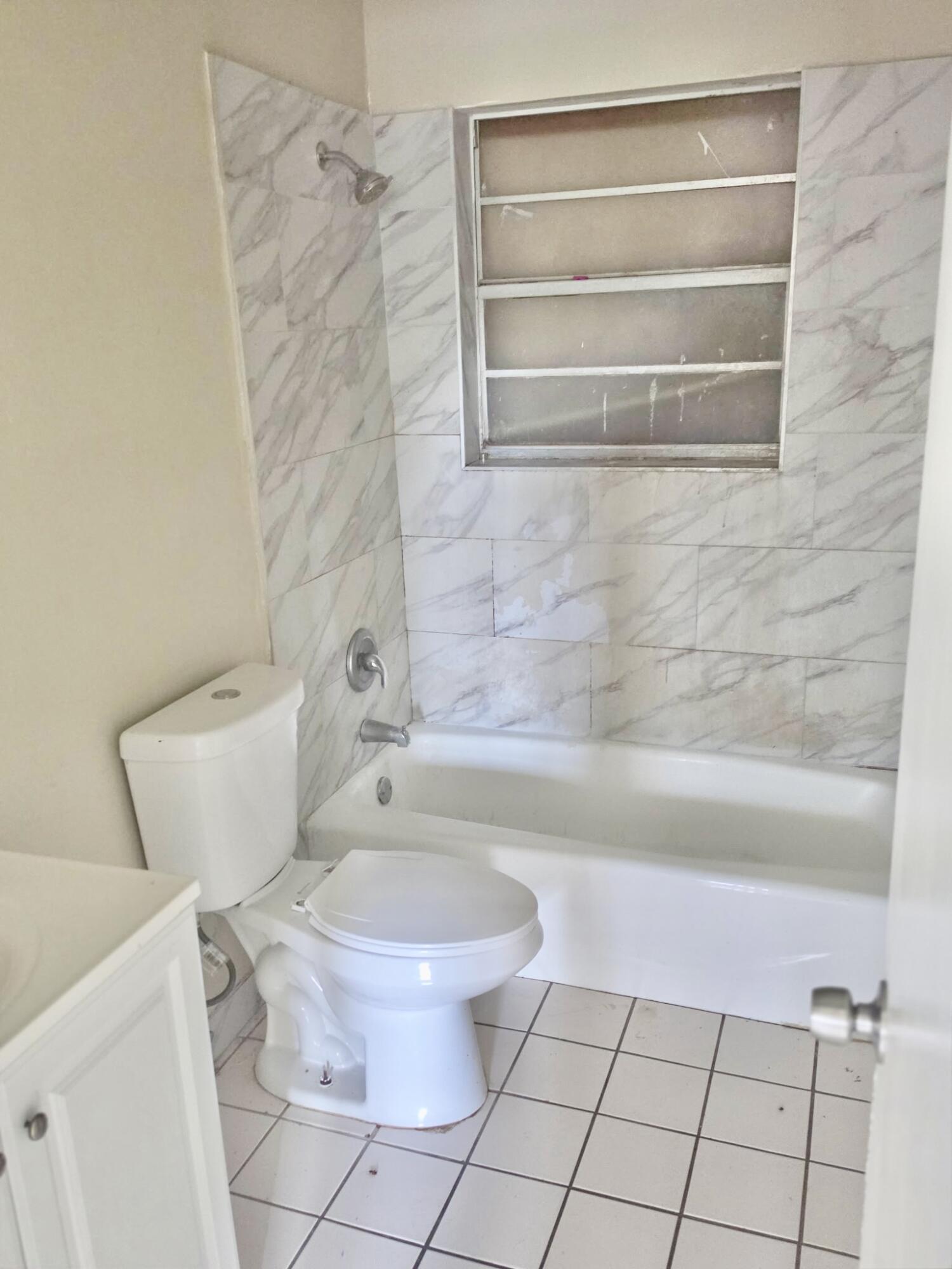 1216 Giller, Mangonia Park FL 33407