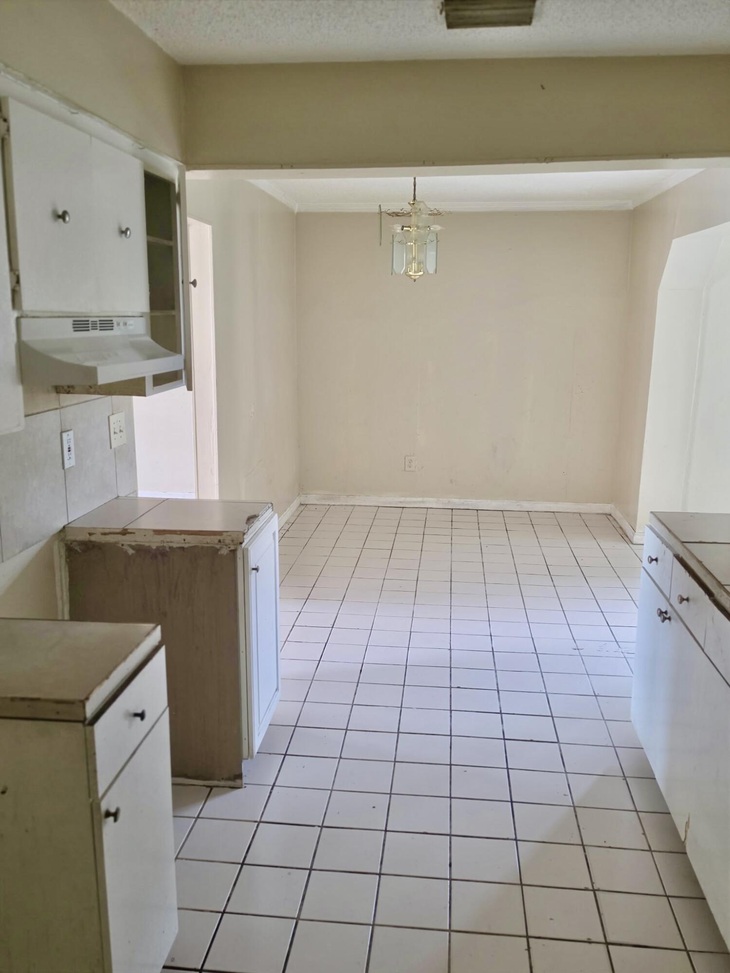 1216 Giller, Mangonia Park FL 33407