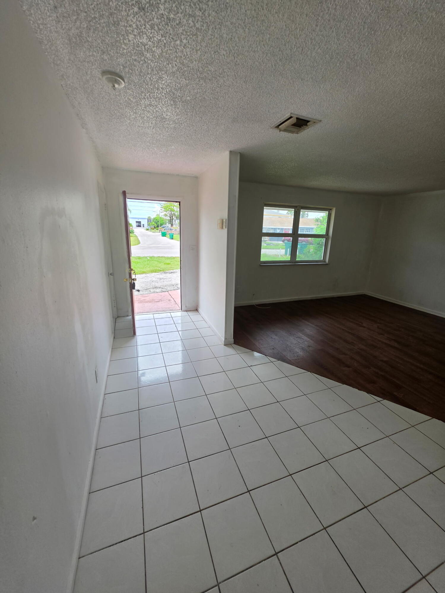 1216 Giller, Mangonia Park FL 33407