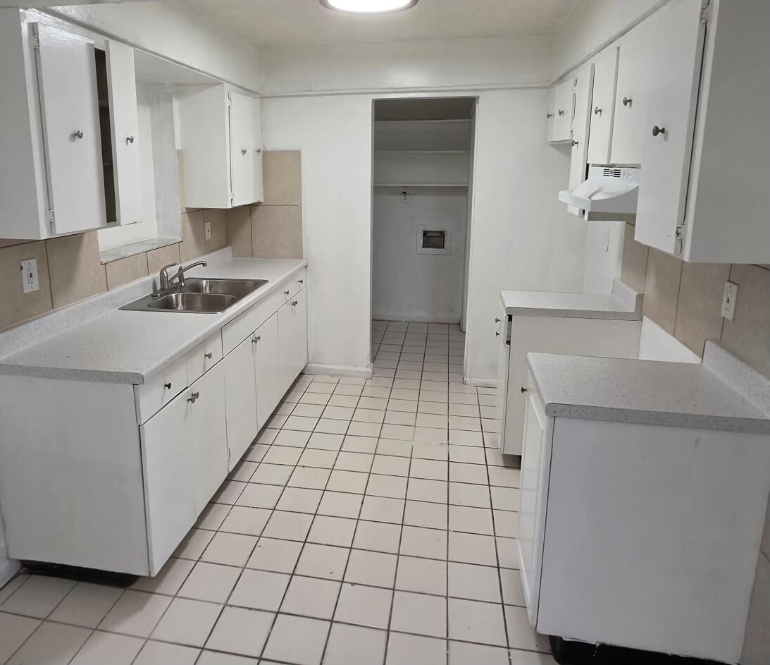 1216 Giller, Mangonia Park FL 33407