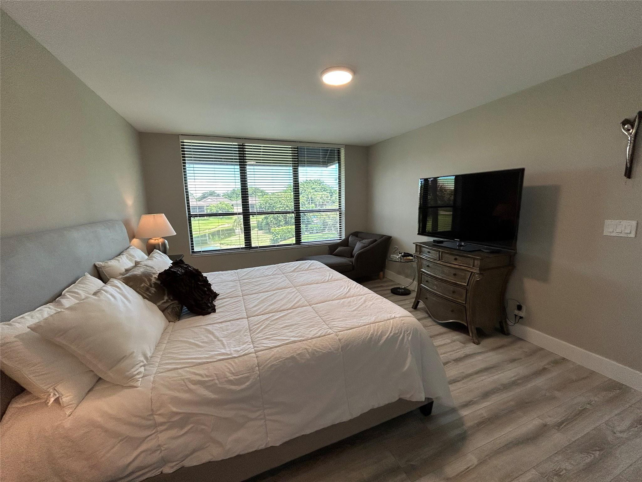 7582 Regency Lake, Boca Raton FL 33433