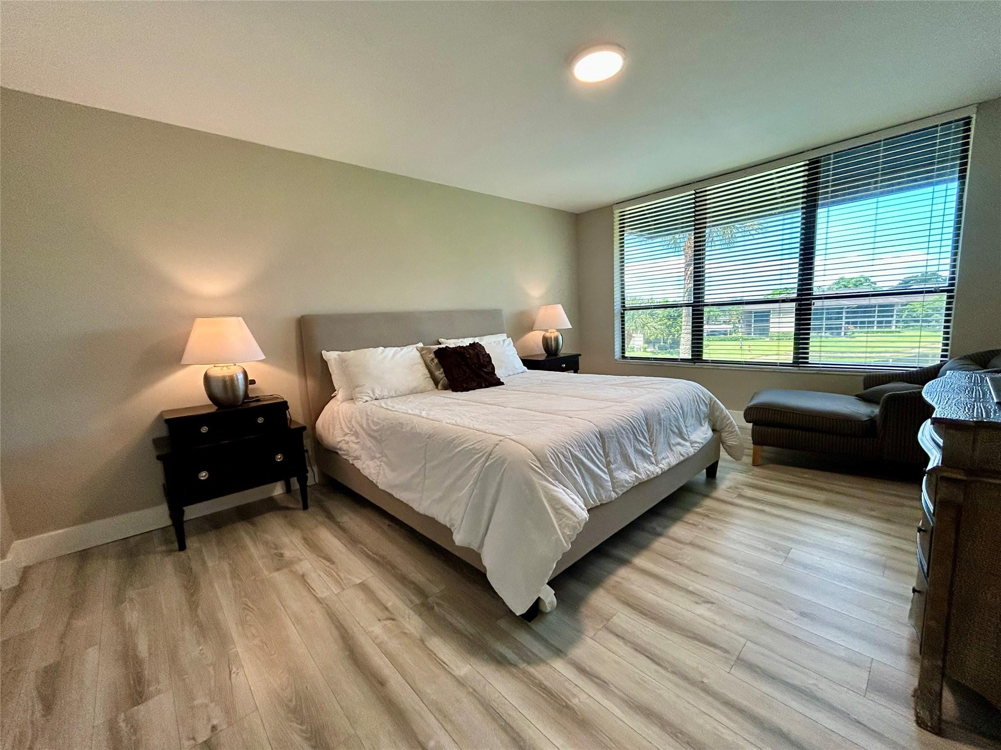 7582 Regency Lake, Boca Raton FL 33433