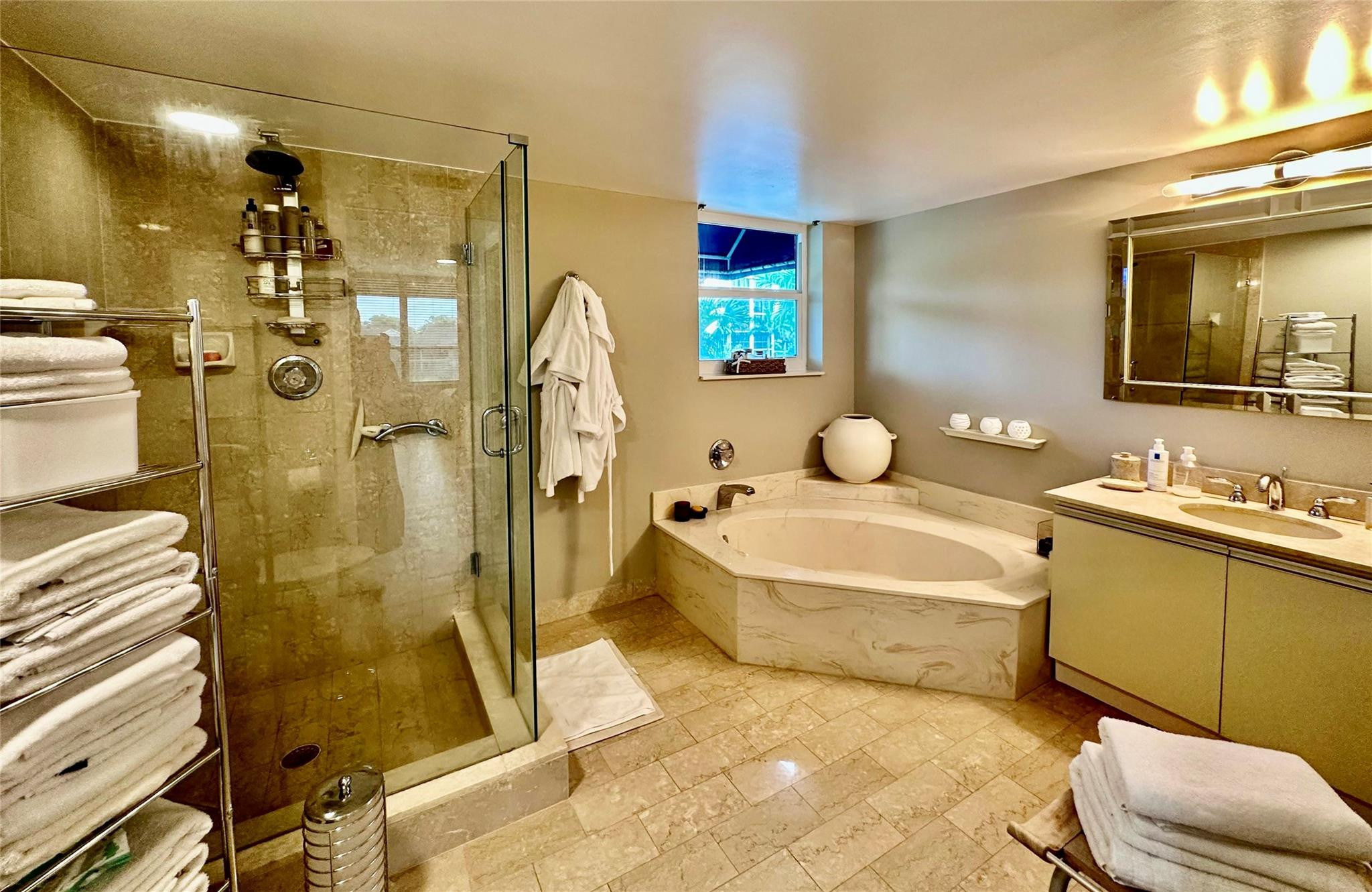 7582 Regency Lake, Boca Raton FL 33433