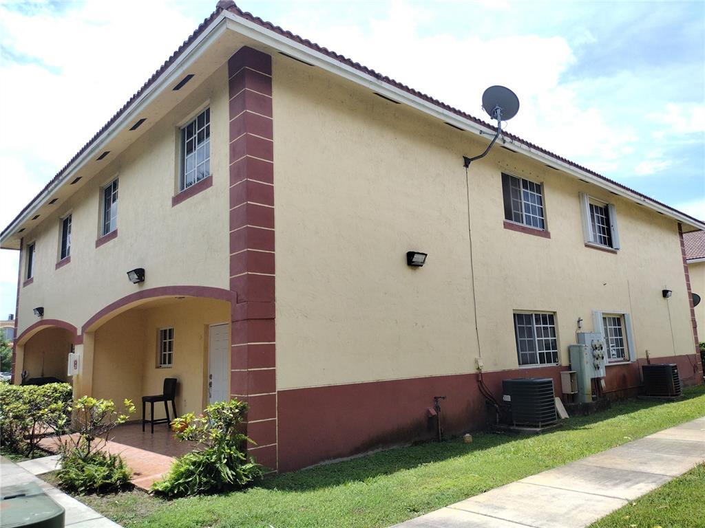 11378 W Flagler #206, Miami FL 33174