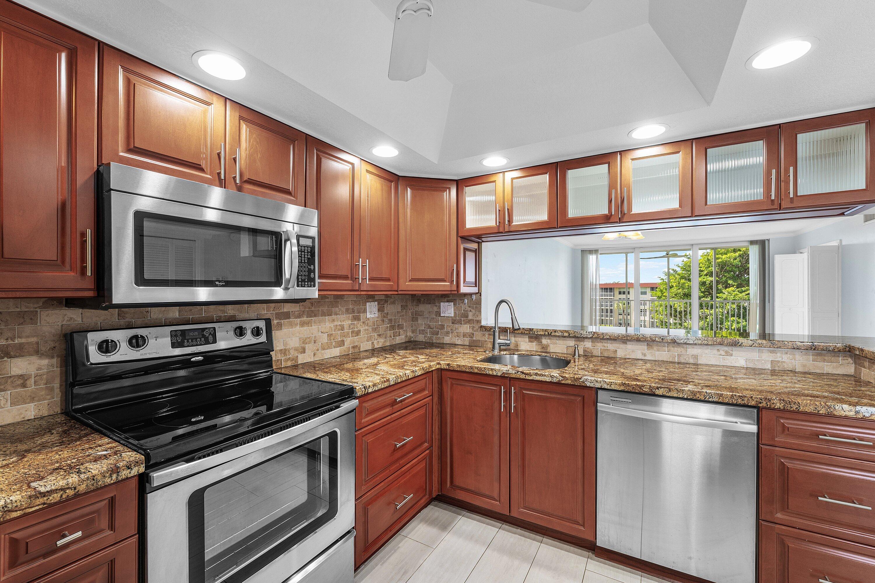 3150 NE 48th #411, Lighthouse Point FL 33064
