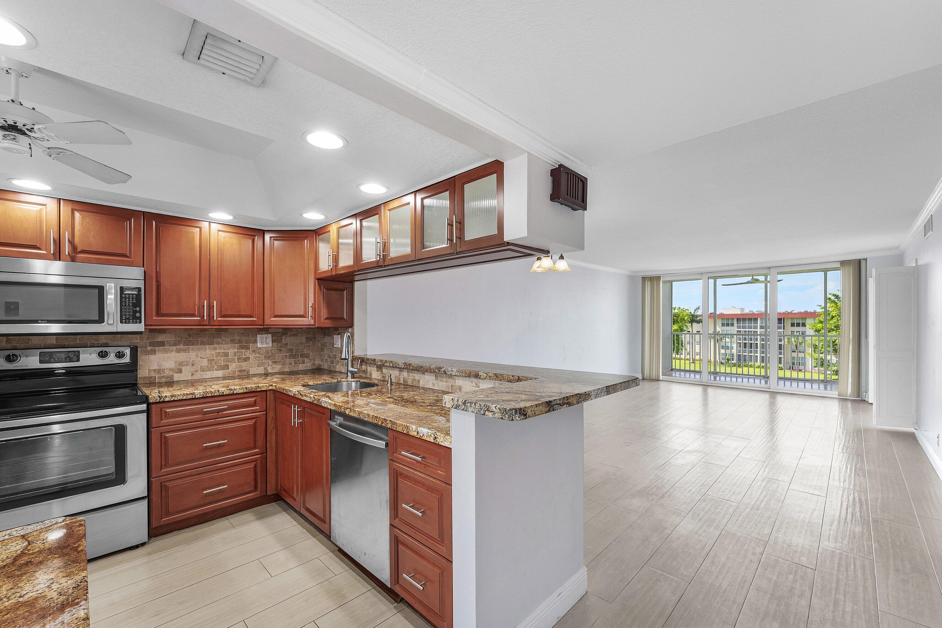 3150 NE 48th #411, Lighthouse Point FL 33064