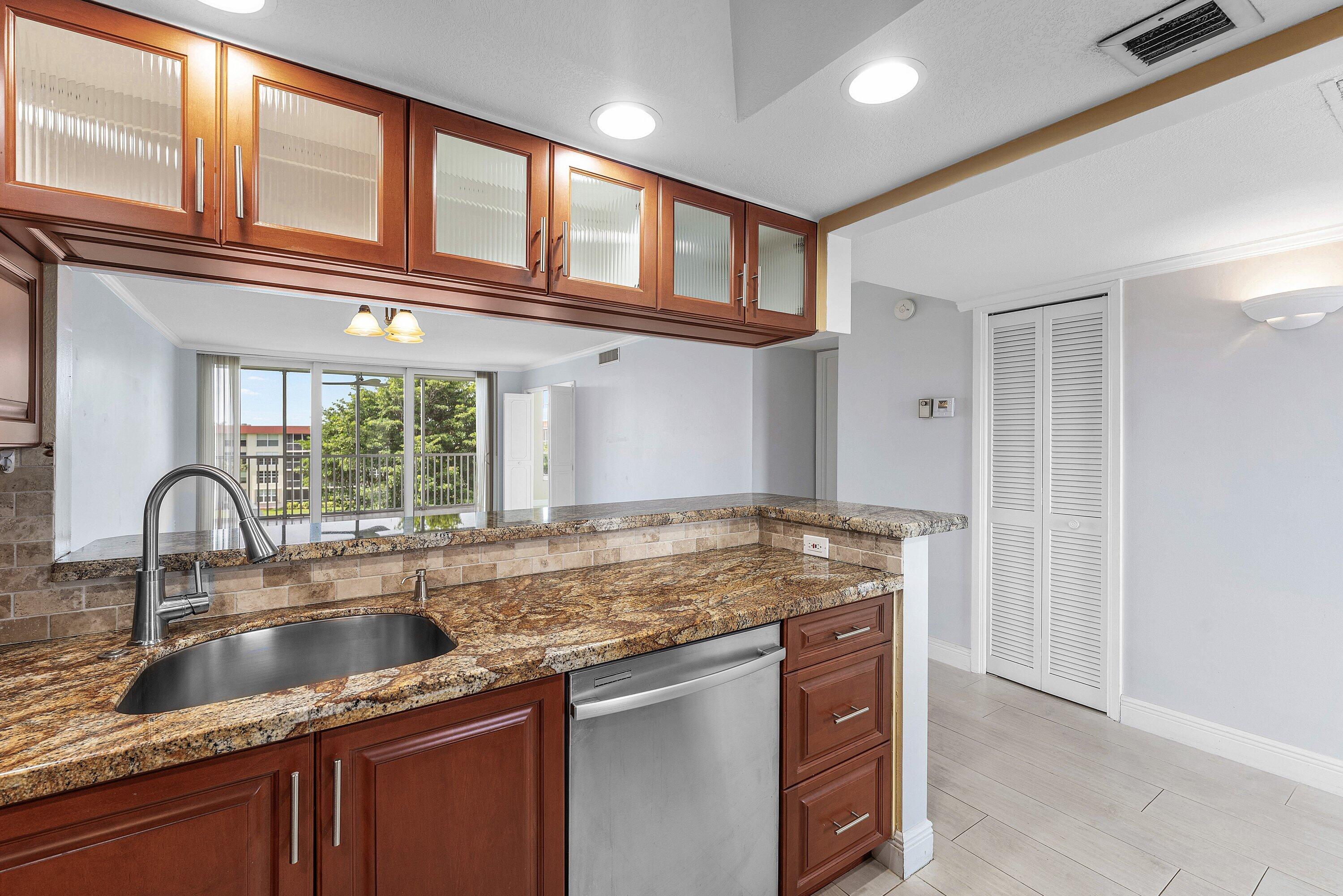 3150 NE 48th #411, Lighthouse Point FL 33064