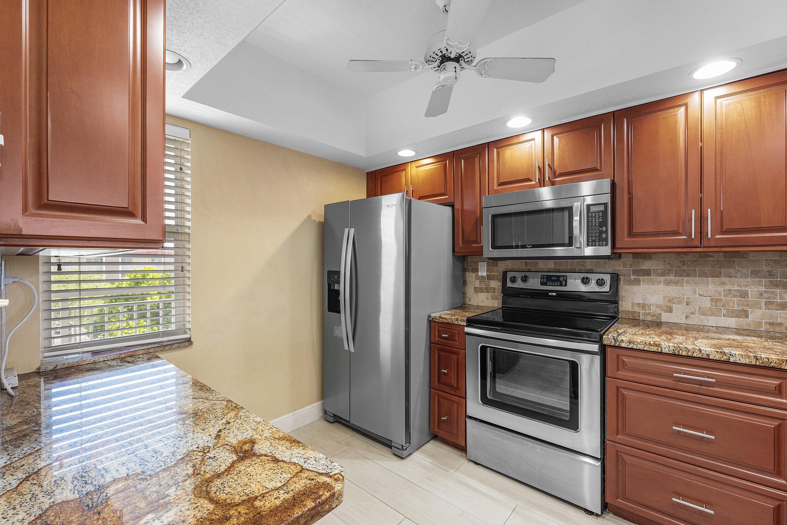 3150 NE 48th #411, Lighthouse Point FL 33064