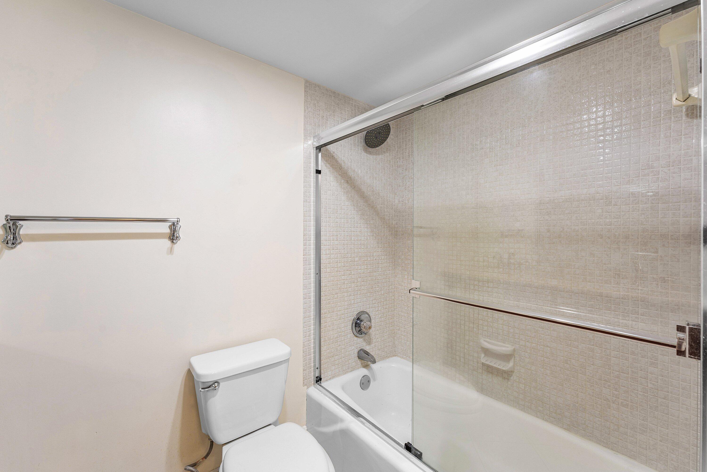 3150 NE 48th #411, Lighthouse Point FL 33064