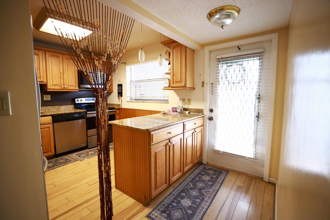6570 Royal Palm #106j, Margate FL 33063