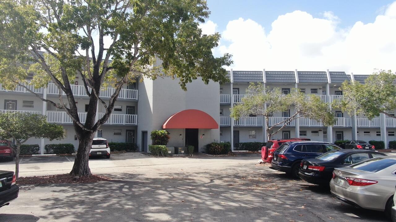6570 Royal Palm #106j, Margate FL 33063