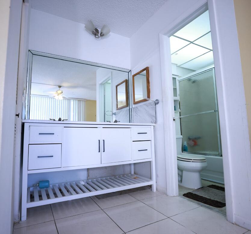 6570 Royal Palm #106j, Margate FL 33063