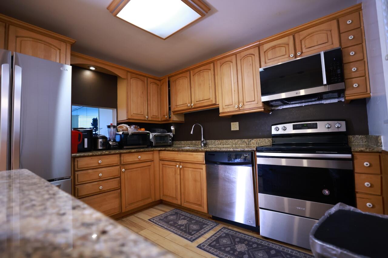 6570 Royal Palm #106j, Margate FL 33063