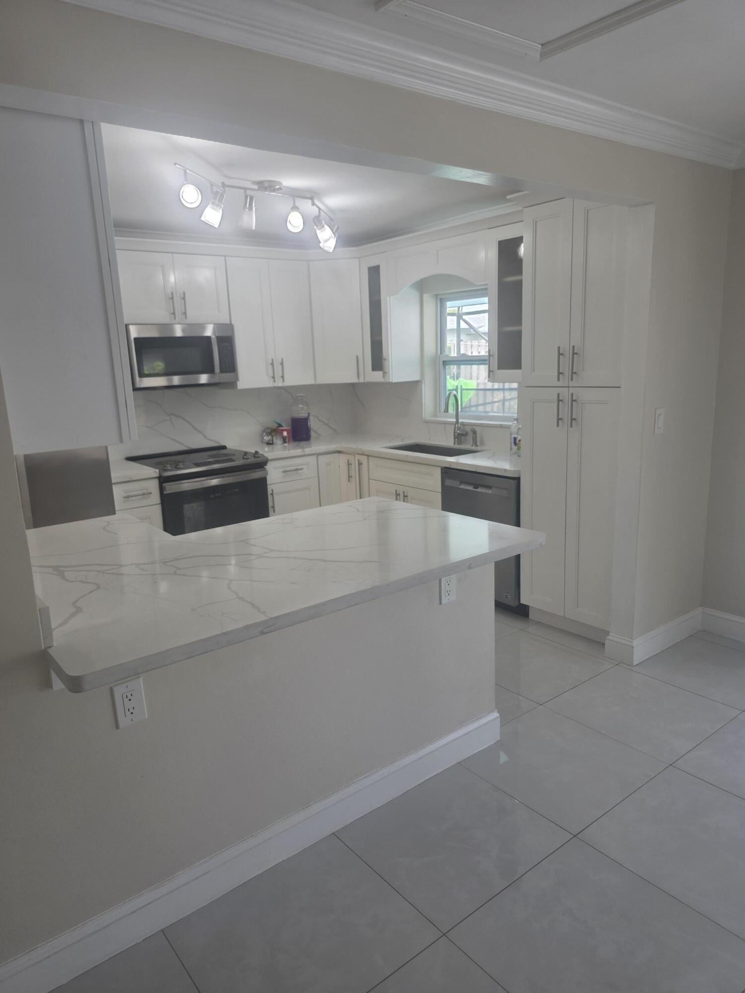 7751 NW 44th, Lauderhill FL 33351