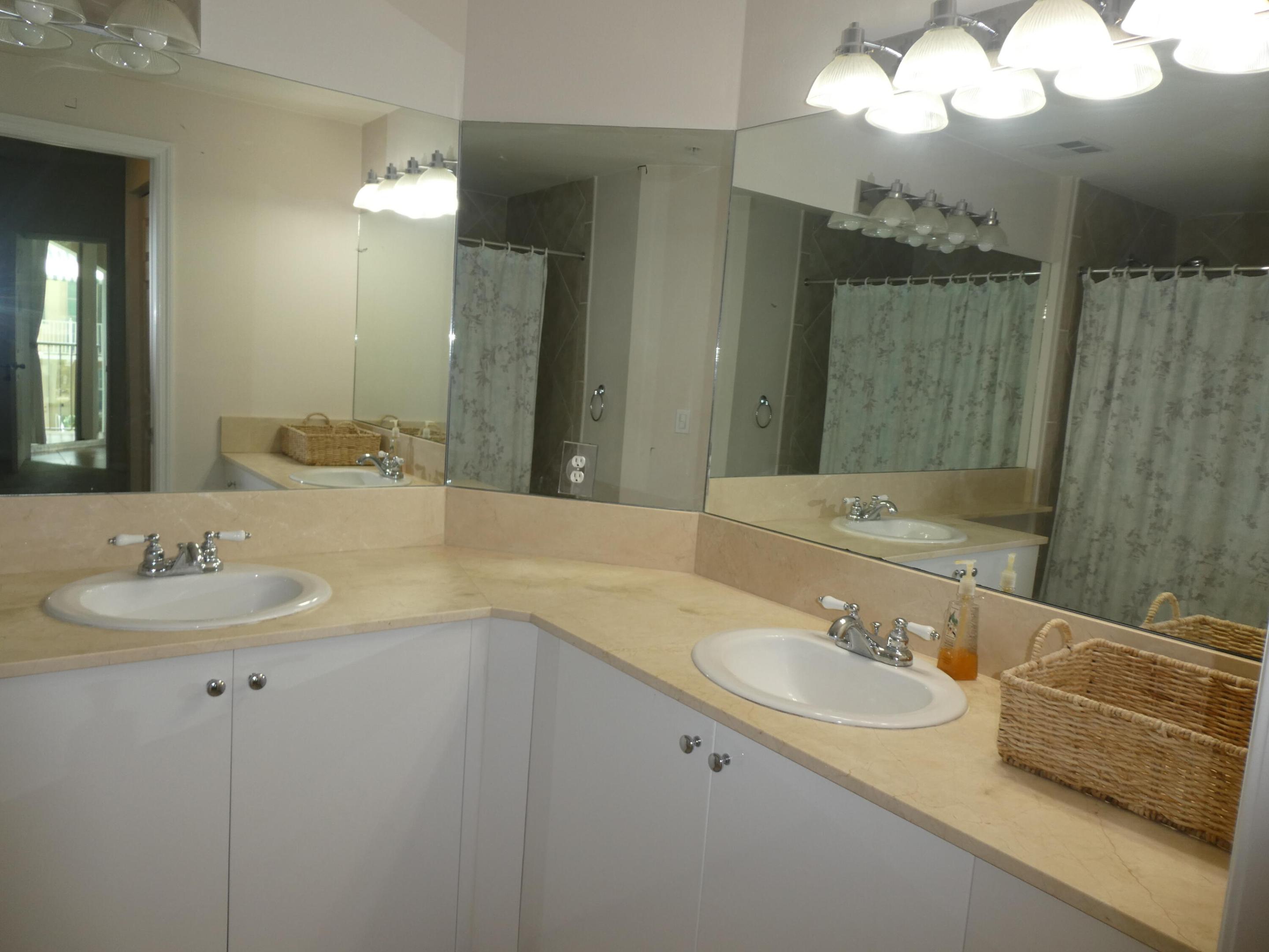 804 E Windward #211, Lantana FL 33462