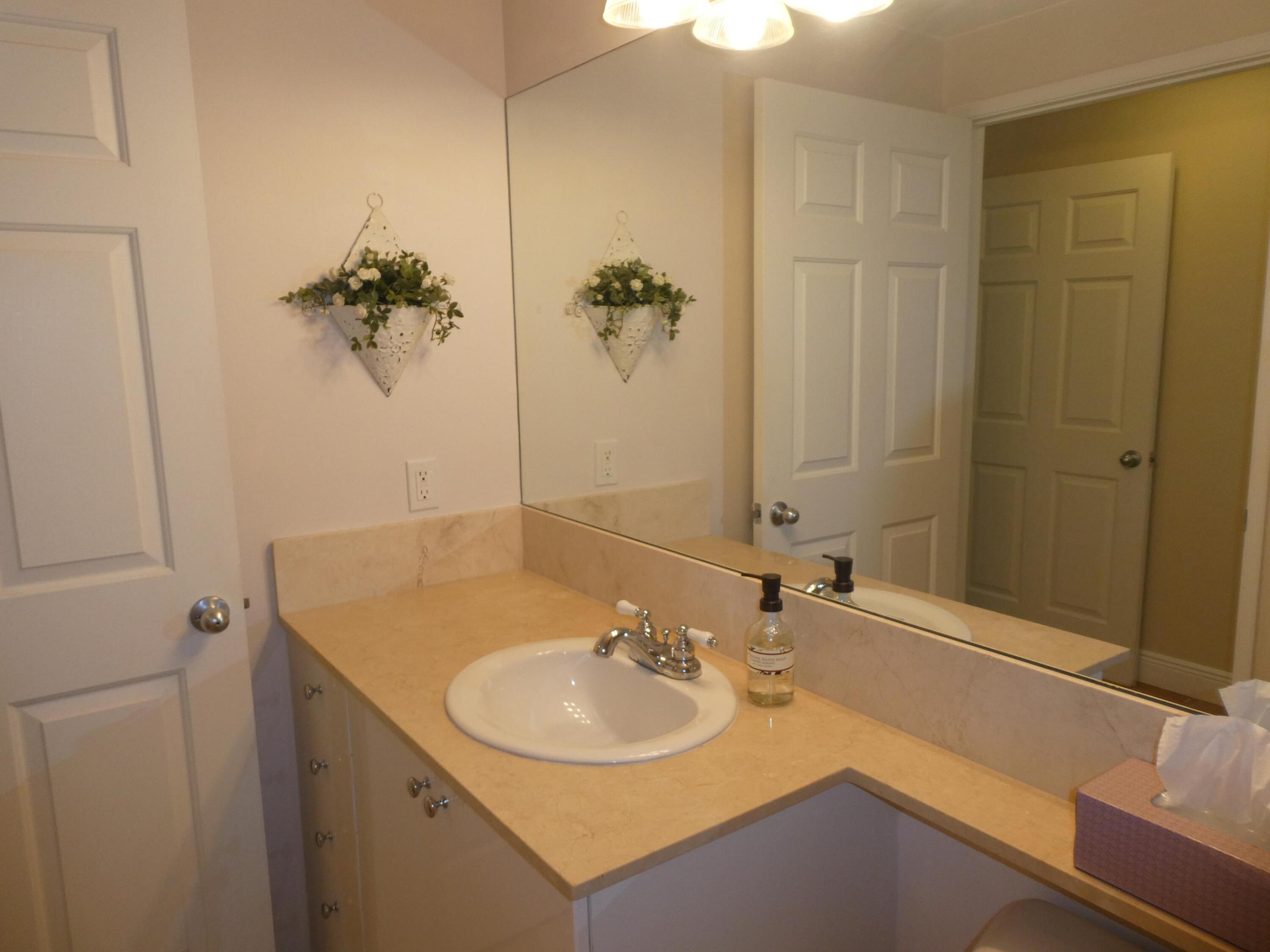 804 E Windward #211, Lantana FL 33462