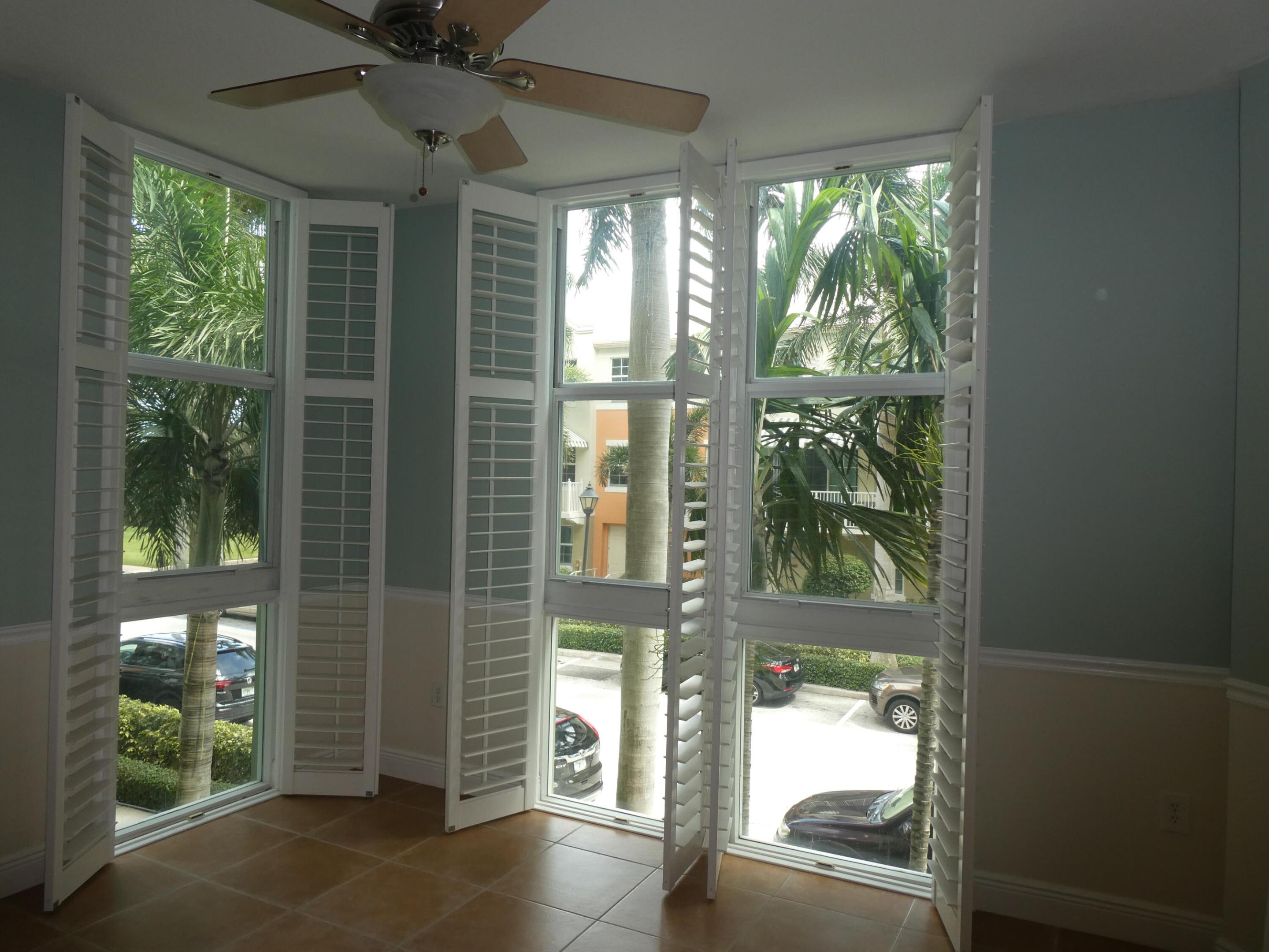 804 E Windward #211, Lantana FL 33462