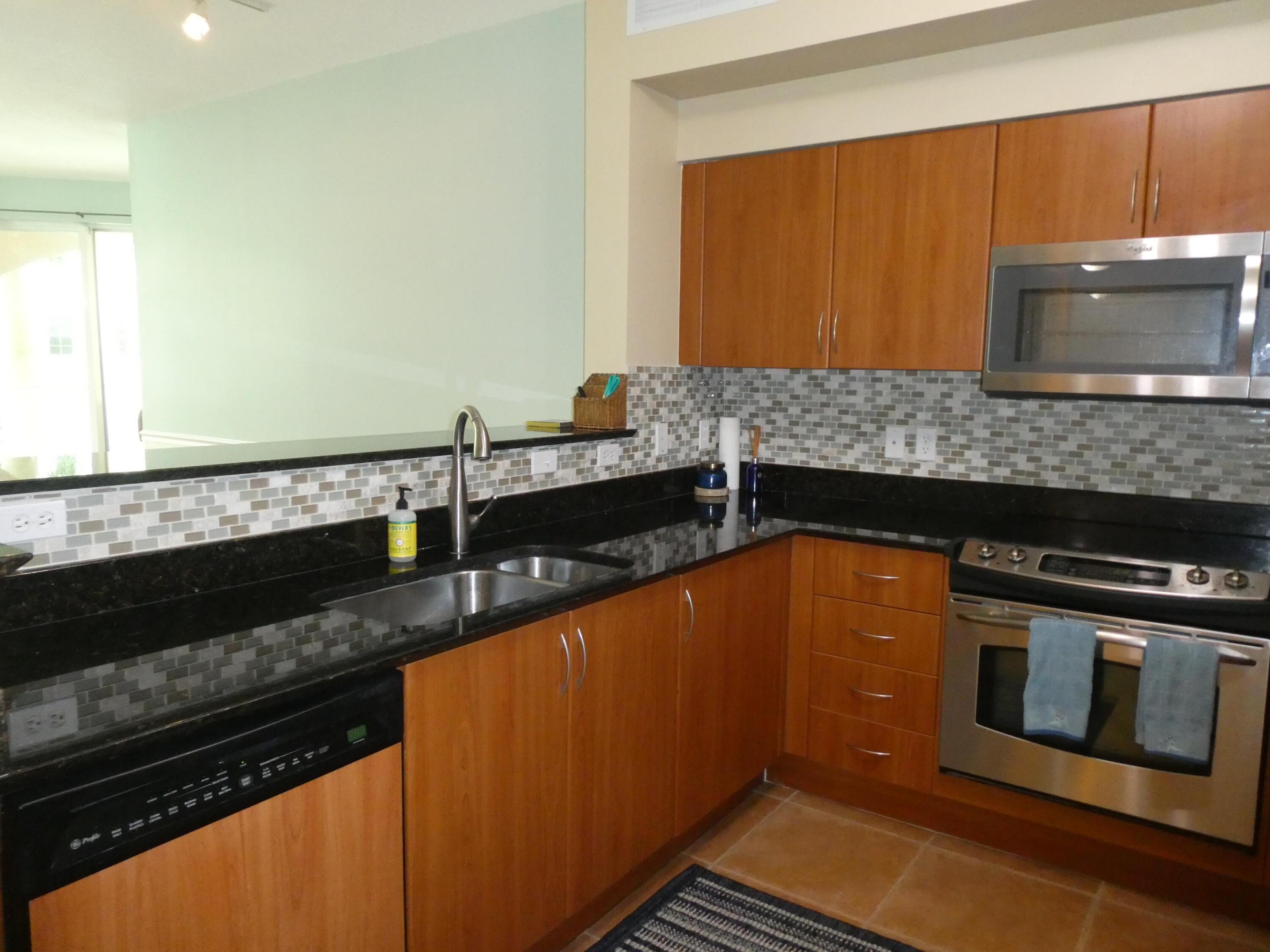 804 E Windward #211, Lantana FL 33462