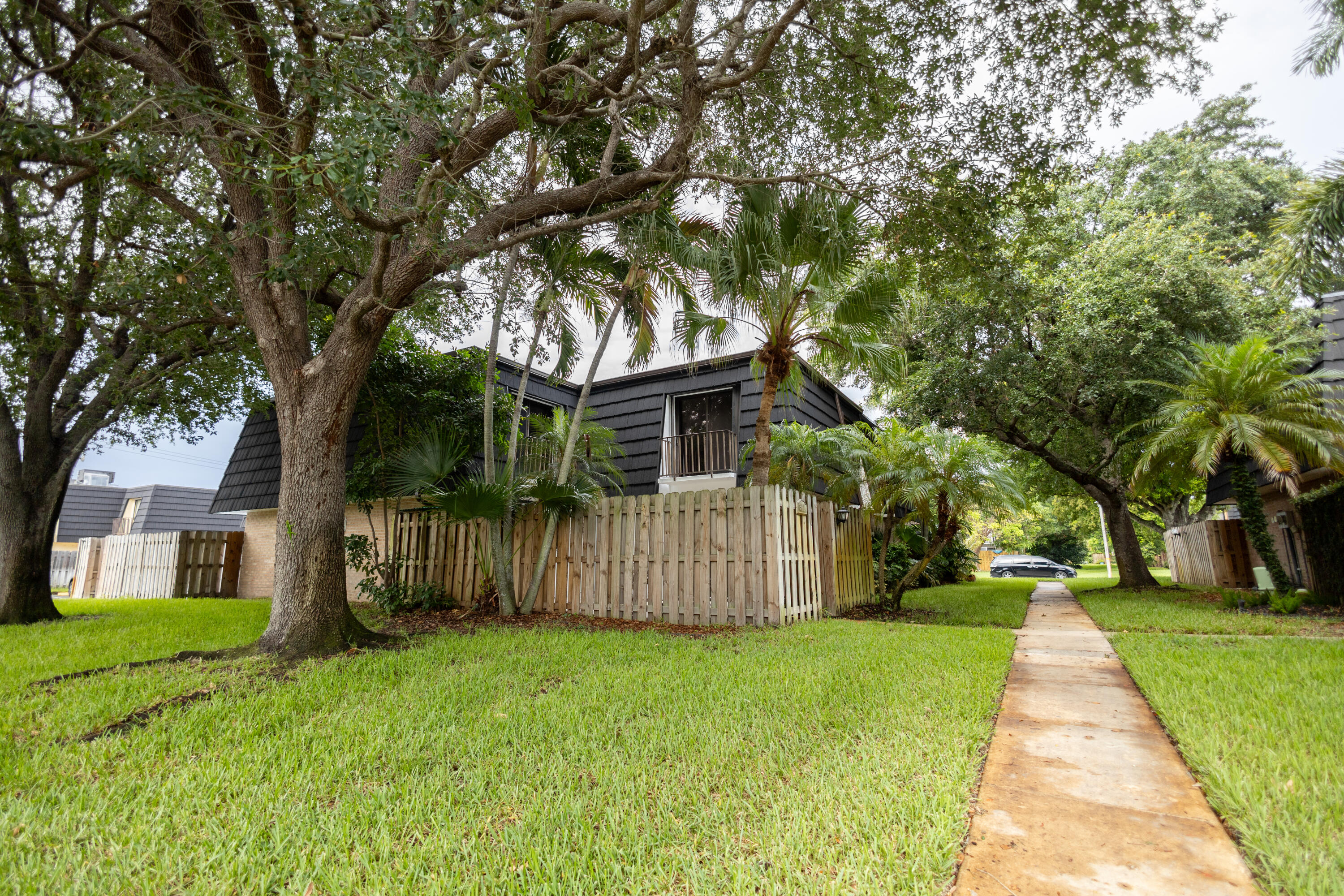 317 Woodland, Palm Springs FL 33461