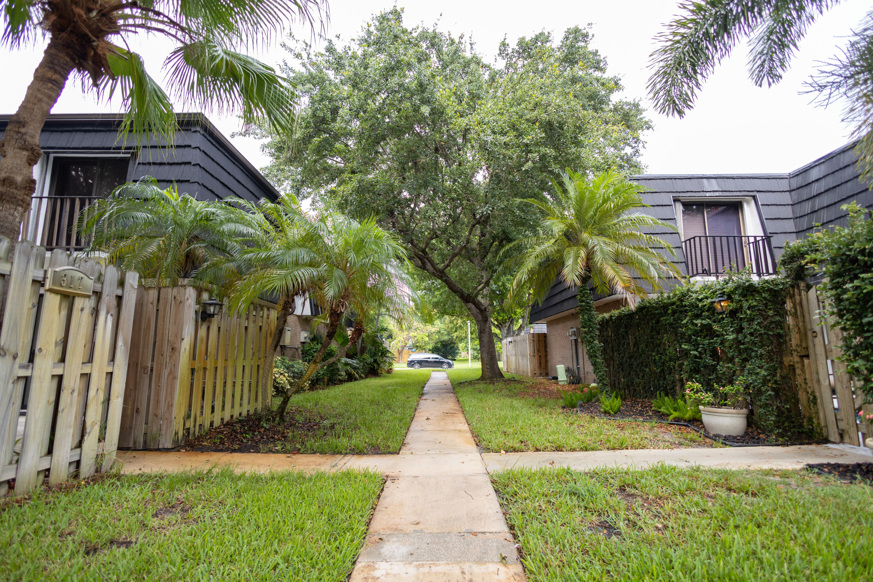317 Woodland, Palm Springs FL 33461