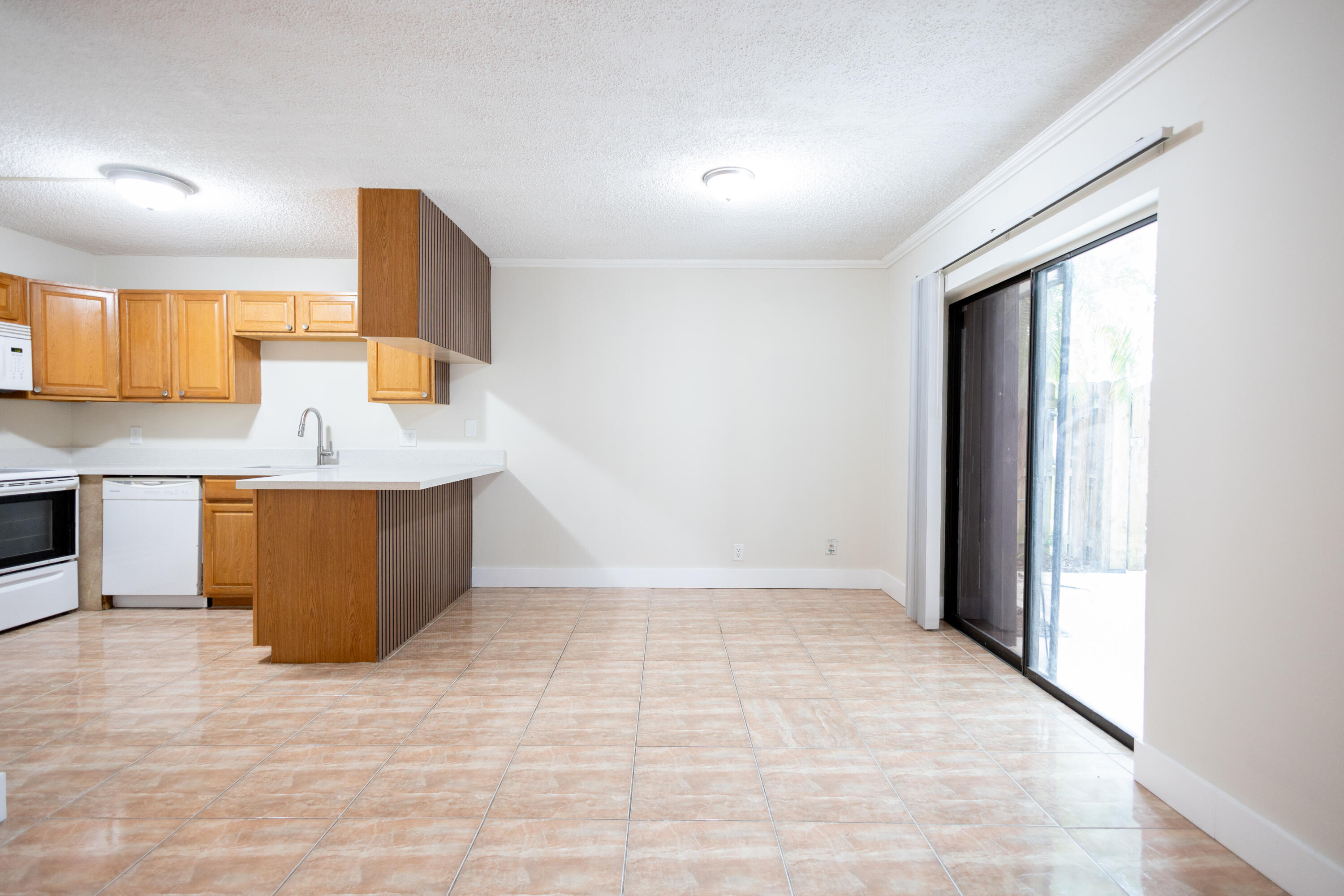 317 Woodland, Palm Springs FL 33461