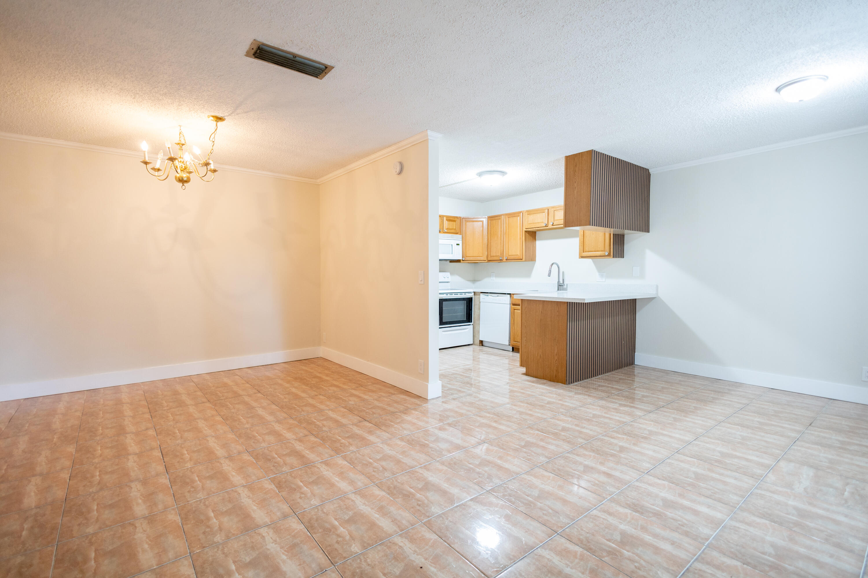 317 Woodland, Palm Springs FL 33461