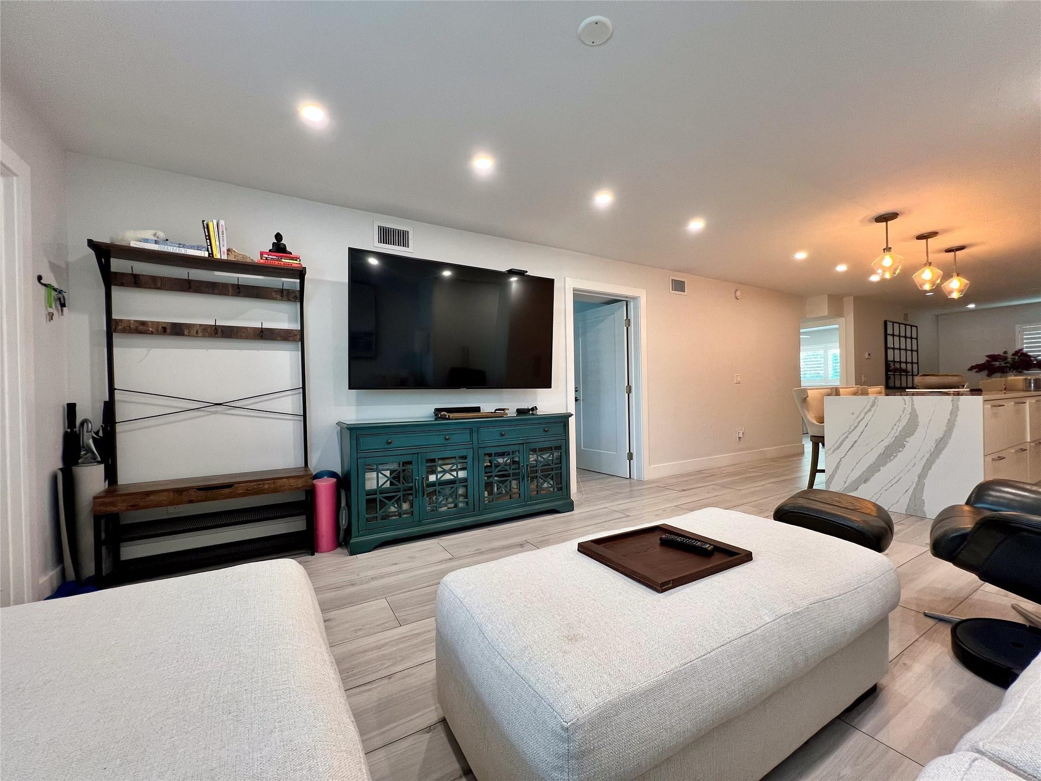 2115 NE 37th #121, Fort Lauderdale FL 33308