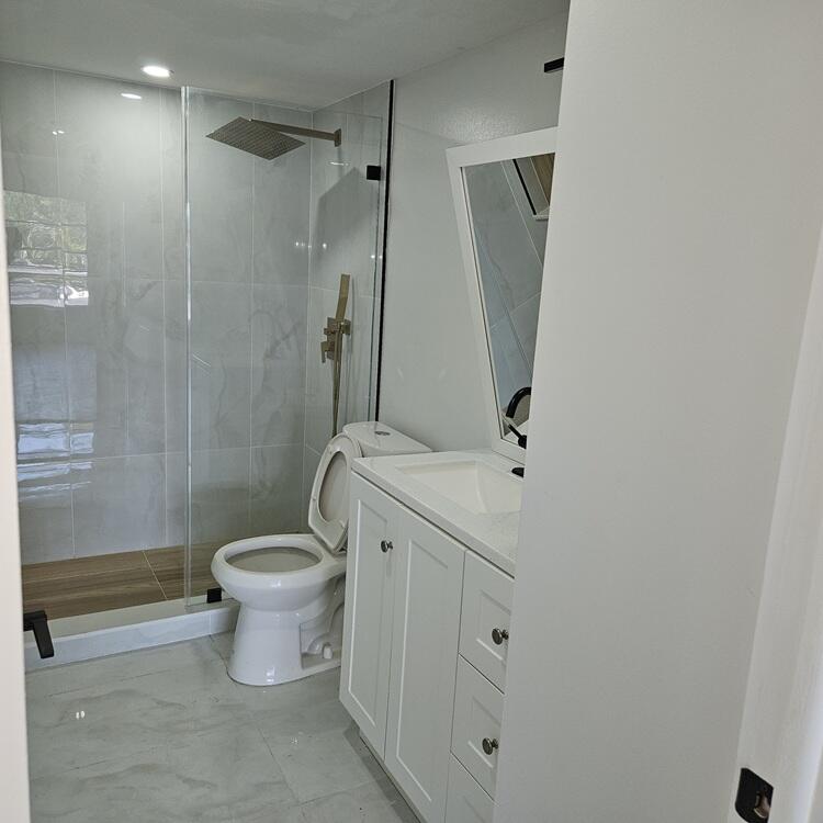 4164 Inverrary #102, Lauderhill FL 33319