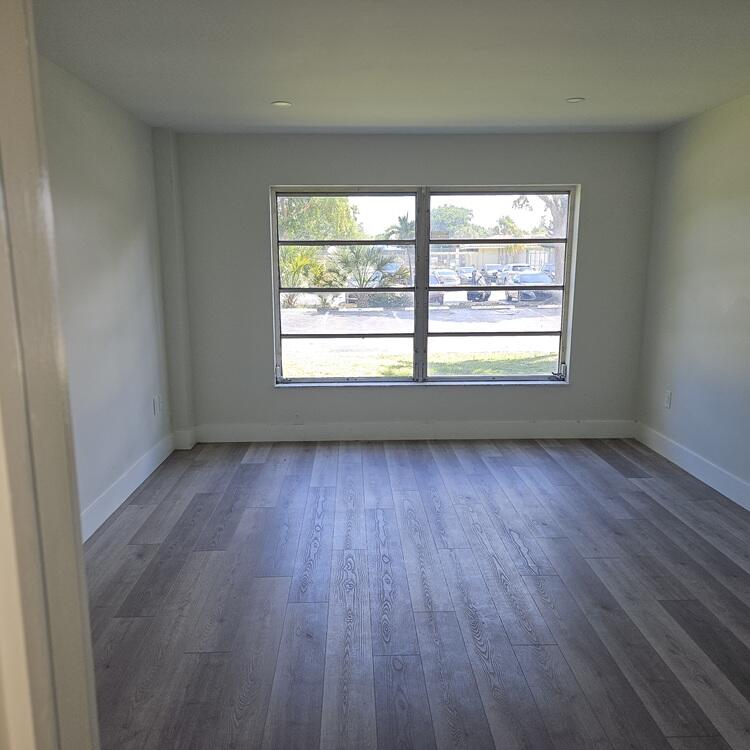 4164 Inverrary #102, Lauderhill FL 33319